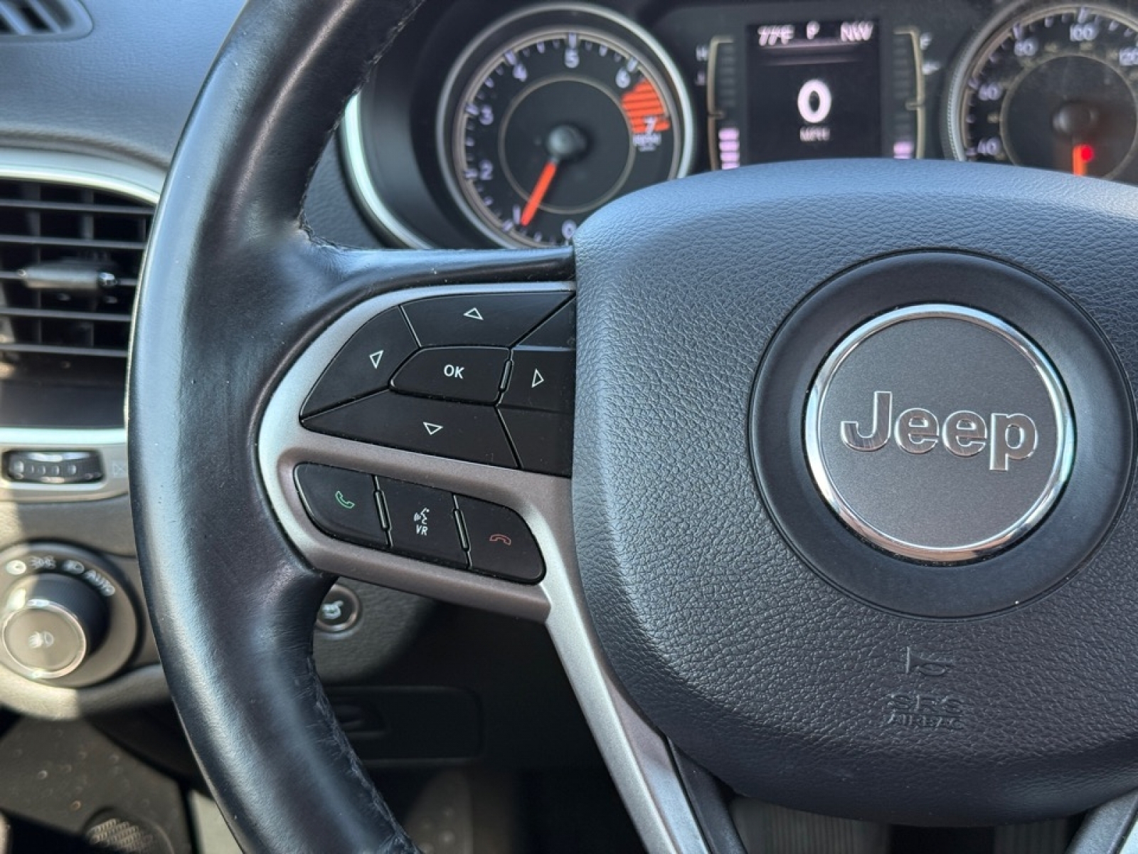 2019 Jeep Cherokee Latitude Plus 4x4, 38875, Photo