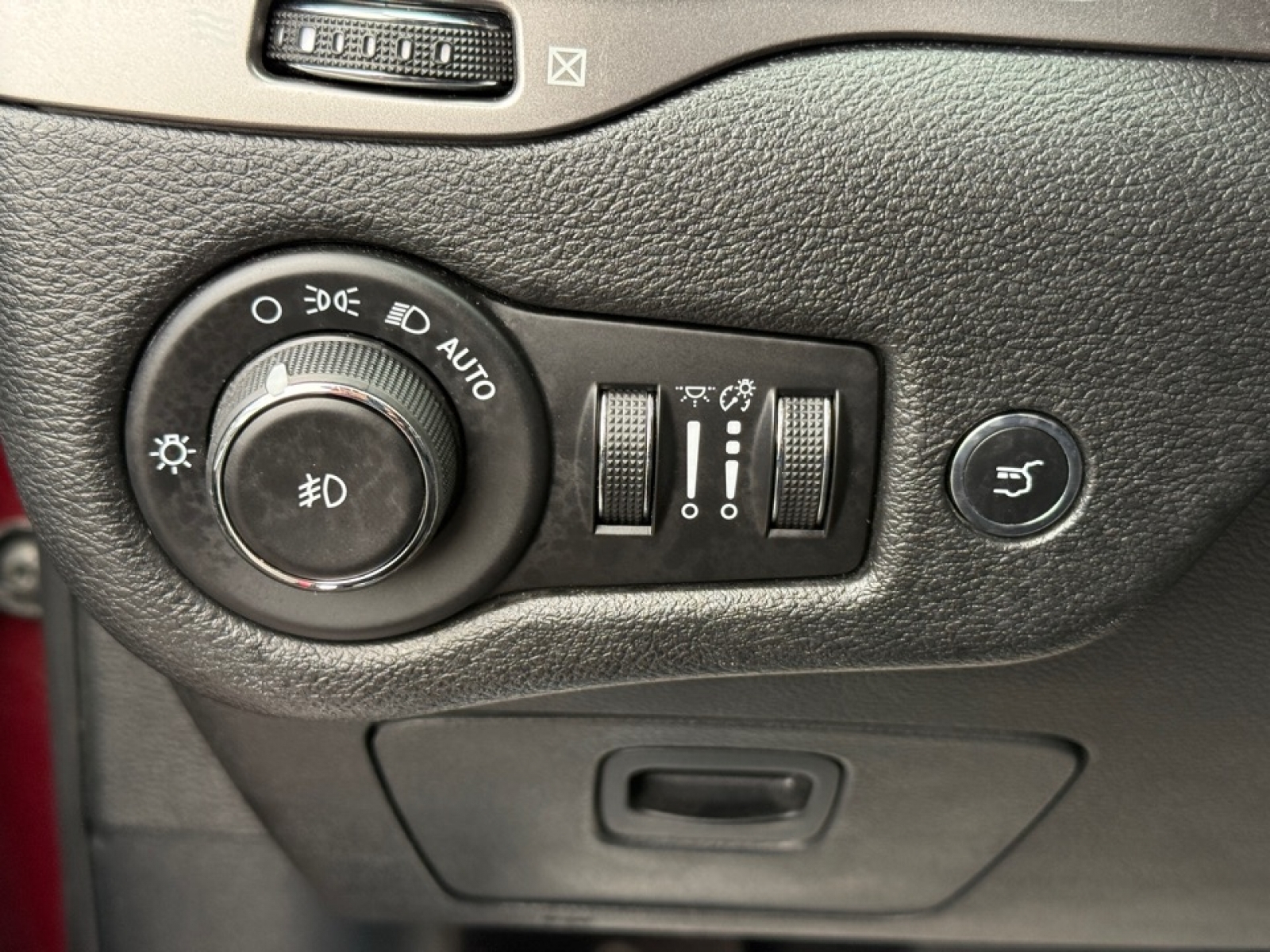 2019 Jeep Cherokee Limited 4x4, 39313, Photo