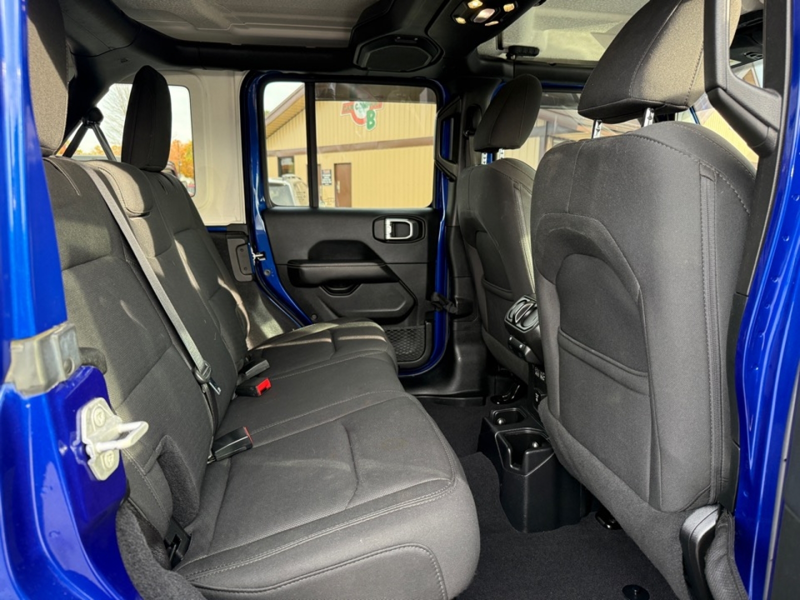 2019 Jeep Wrangler Unlimited Sahara, 37890X, Photo