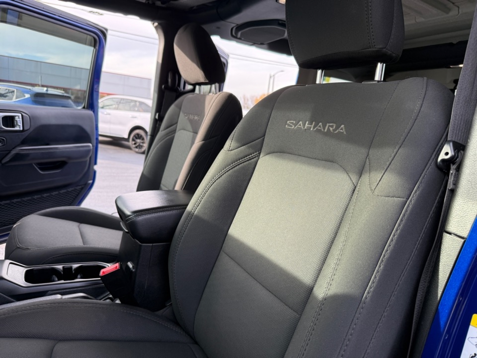 2019 Jeep Wrangler Unlimited Sahara, 37890X, Photo