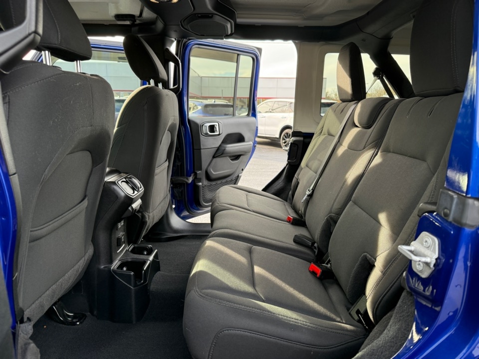2019 Jeep Wrangler Unlimited Sahara, 37890X, Photo