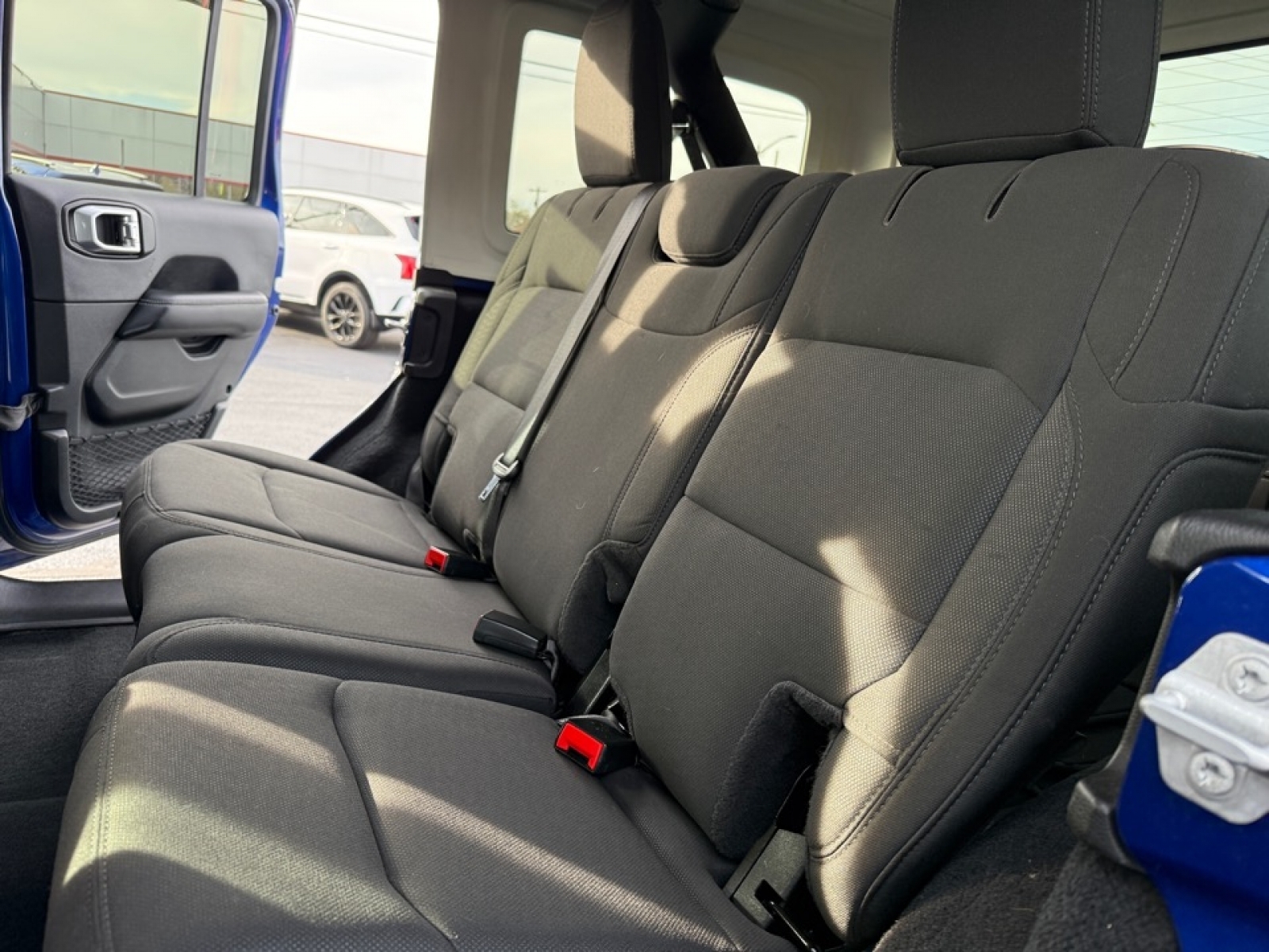 2019 Jeep Wrangler Unlimited Sahara, 37890X, Photo