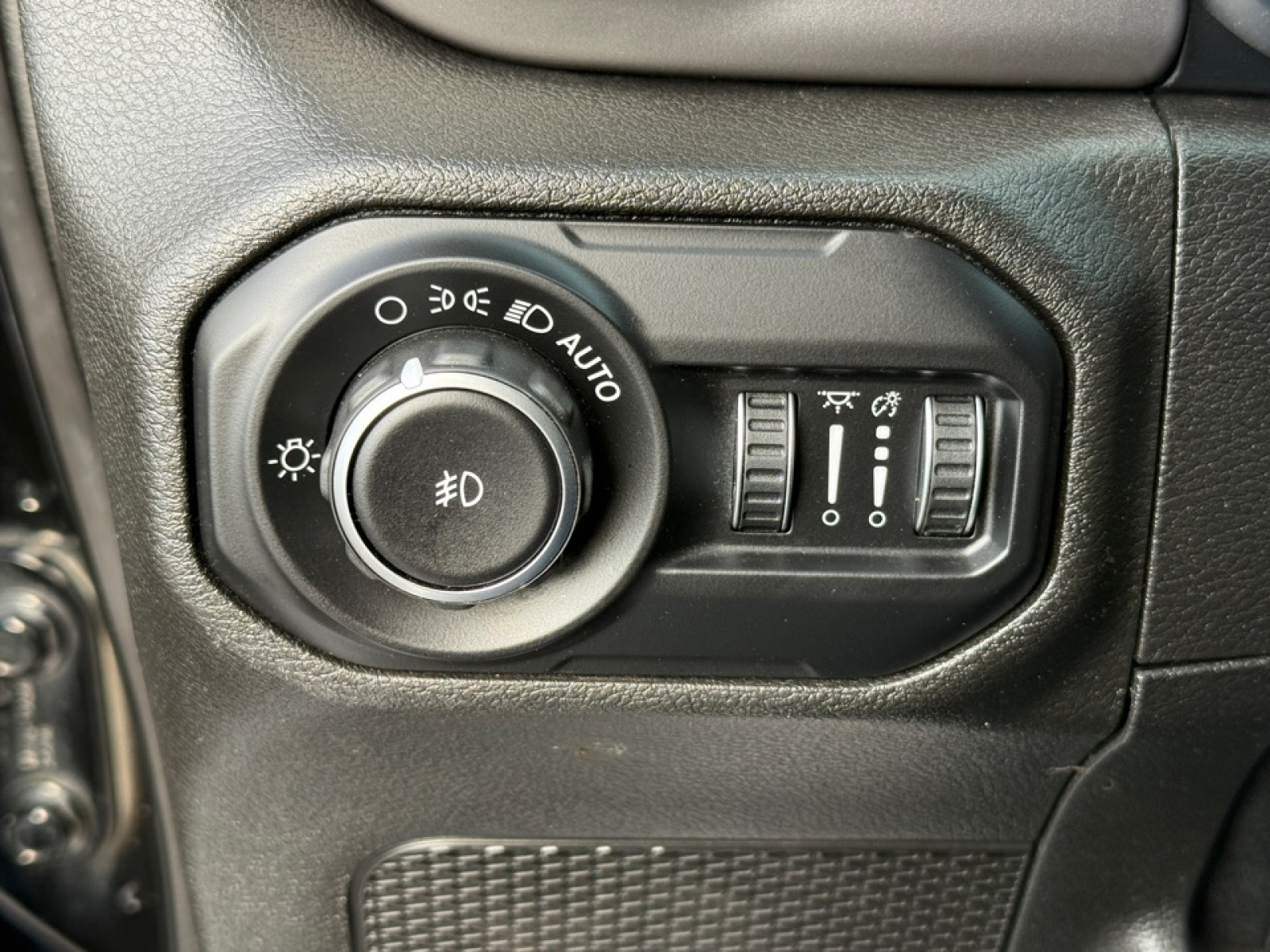 2019 Jeep Wrangler Unlimited Sport, 39231, Photo