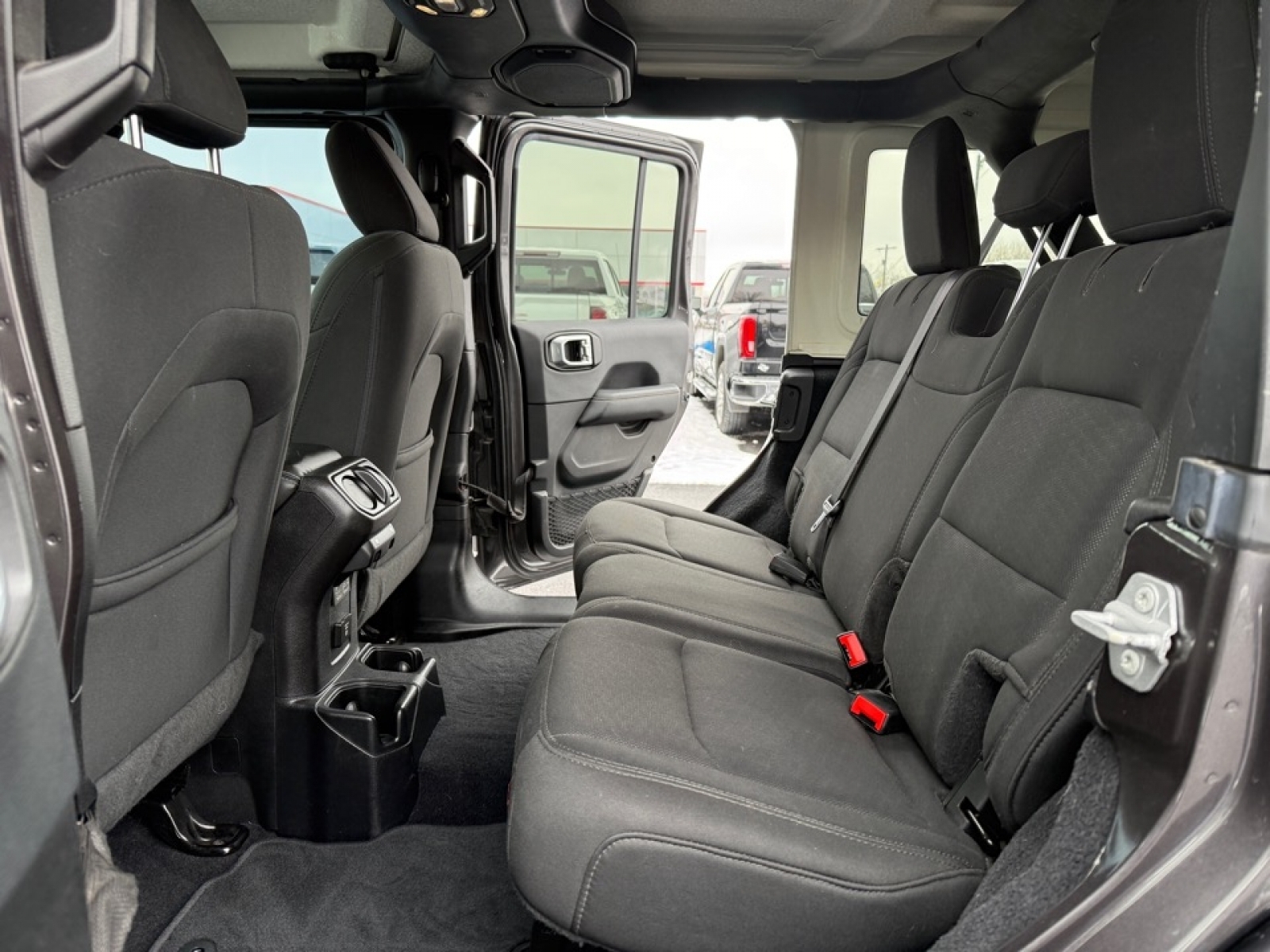 2019 Jeep Wrangler Unlimited Sahara 4x4, 39373, Photo