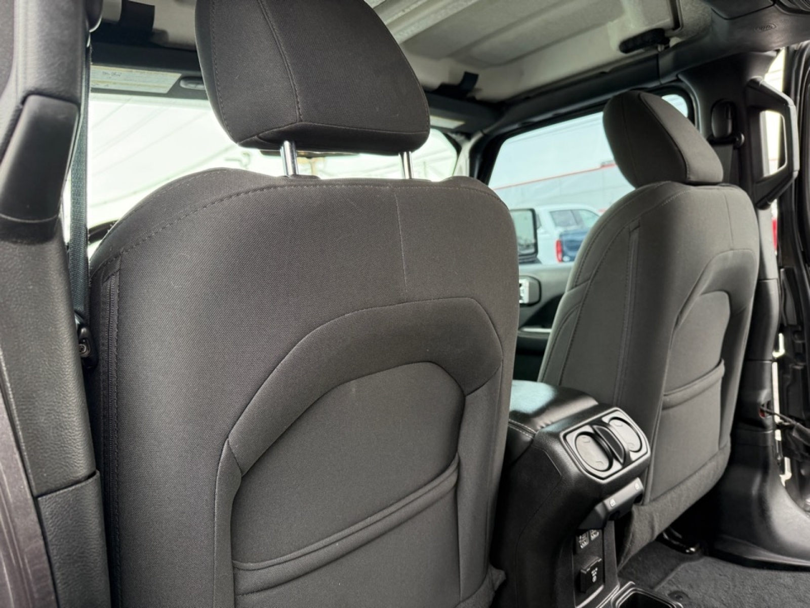 2019 Jeep Wrangler Unlimited Sahara 4x4, 39373, Photo