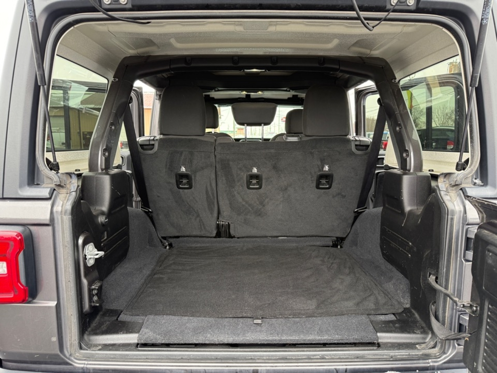 2019 Jeep Wrangler Unlimited Sahara 4x4, 39373, Photo