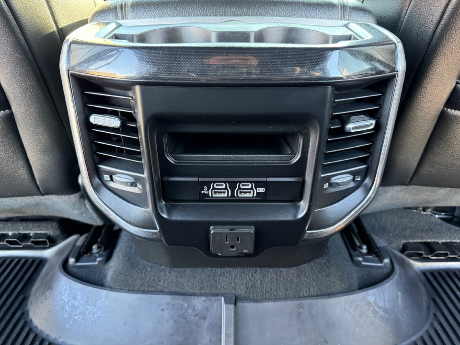 2019 Ram 1500 Laramie Crew Cab 4x4 5'7