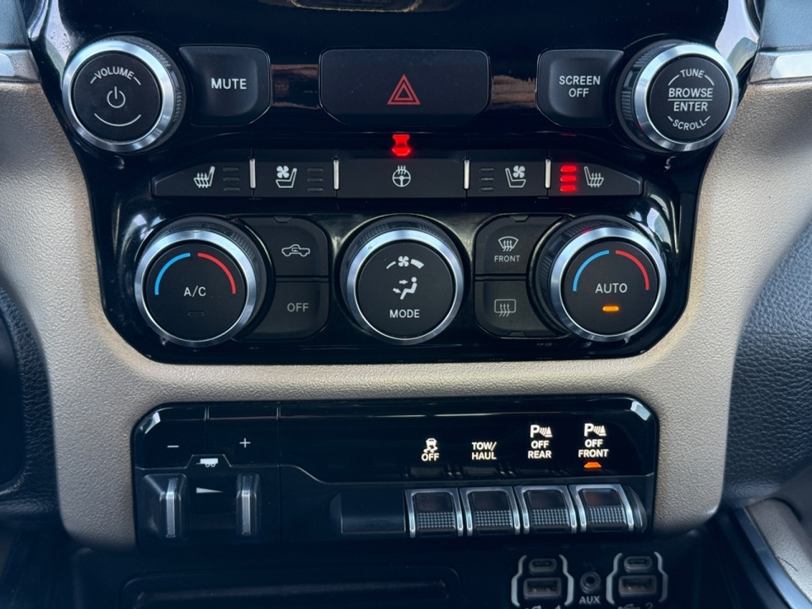 2019 Ram 1500 Laramie Crew Cab 4x4 5'7