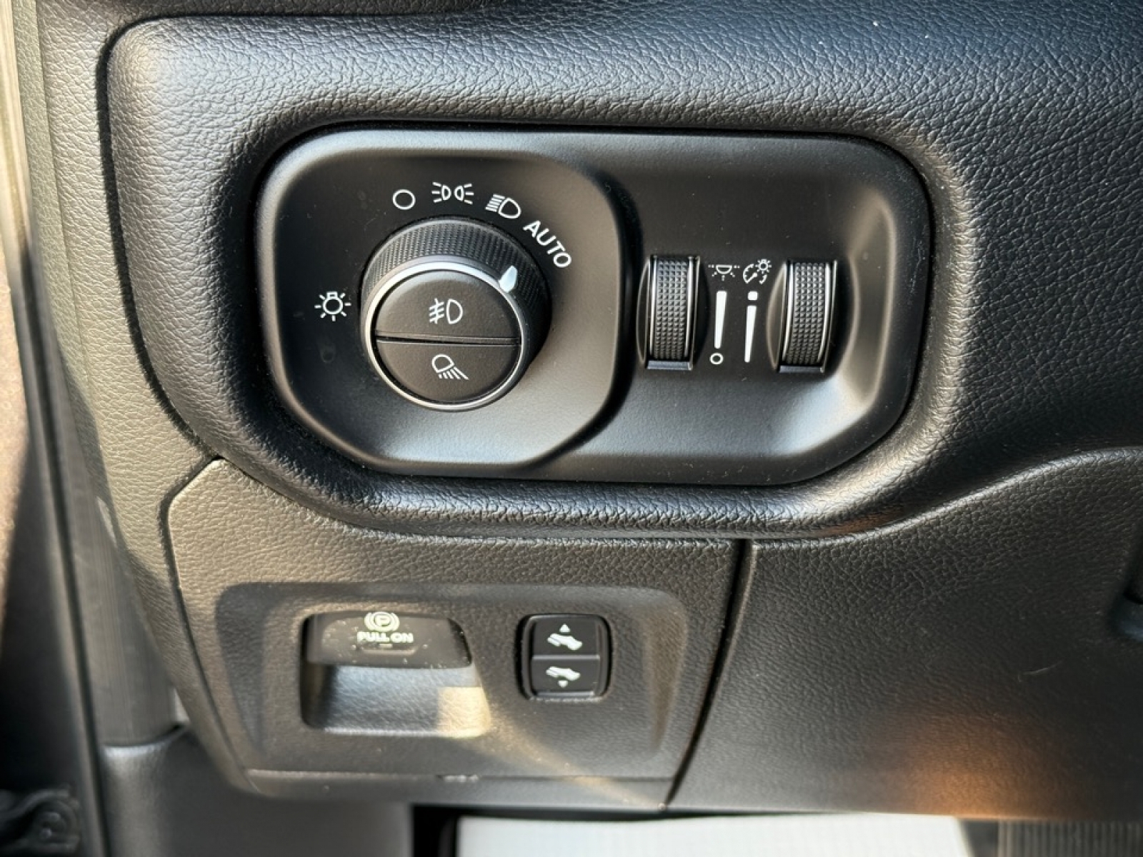 2019 Ram 1500 Laramie Crew Cab 4x4 5'7