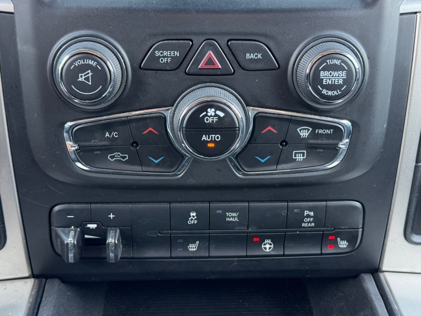 2019 Ram 1500 Classic SLT, 39307, Photo