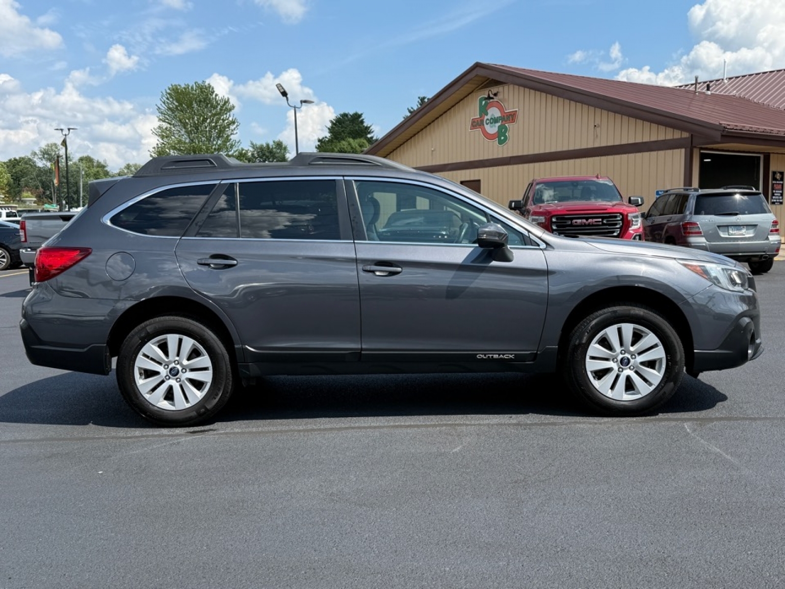 2019 Subaru Outback 2.5i Premium photo 4