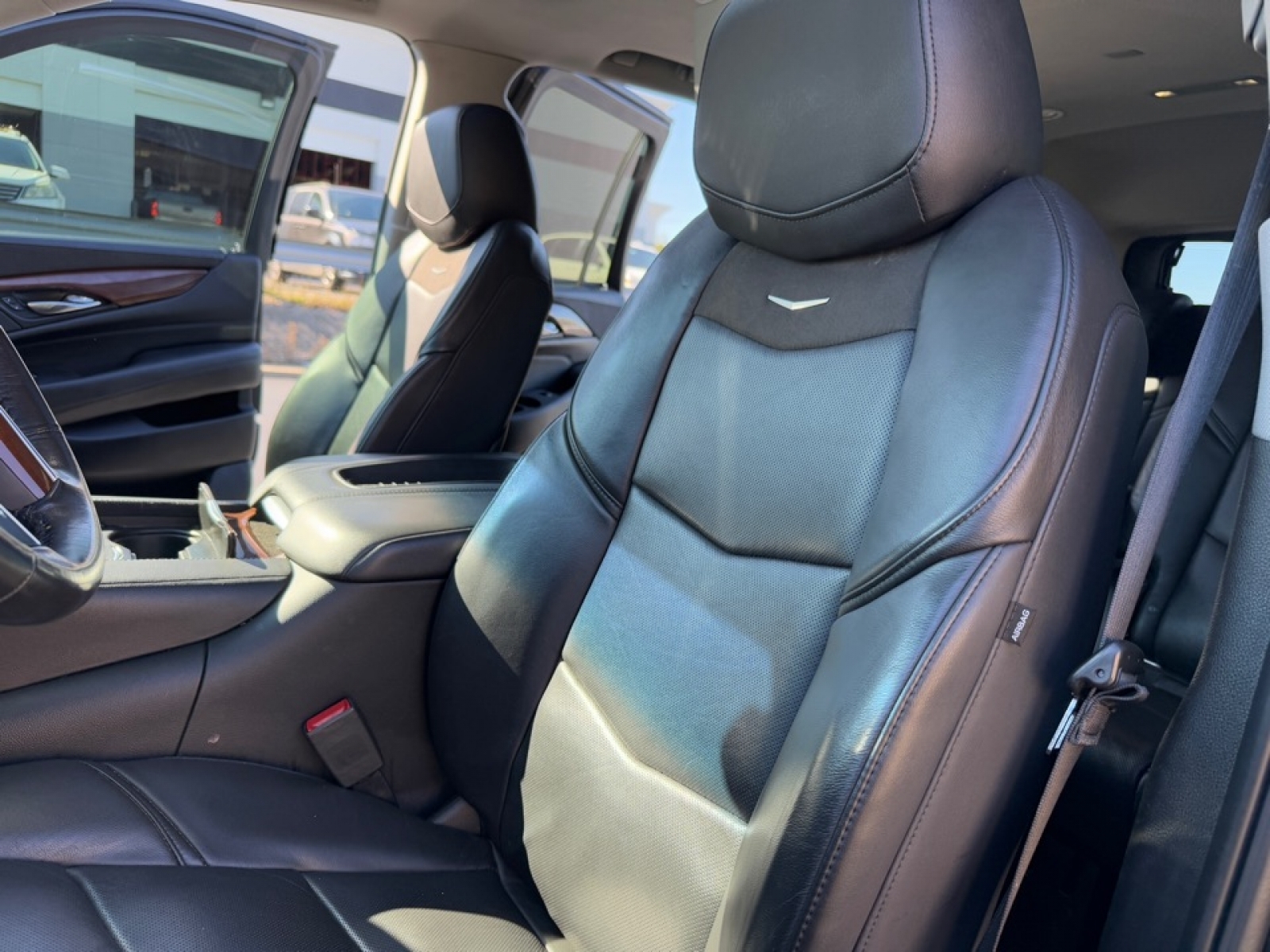 2020 Cadillac Escalade 4WD Luxury, 38996, Photo