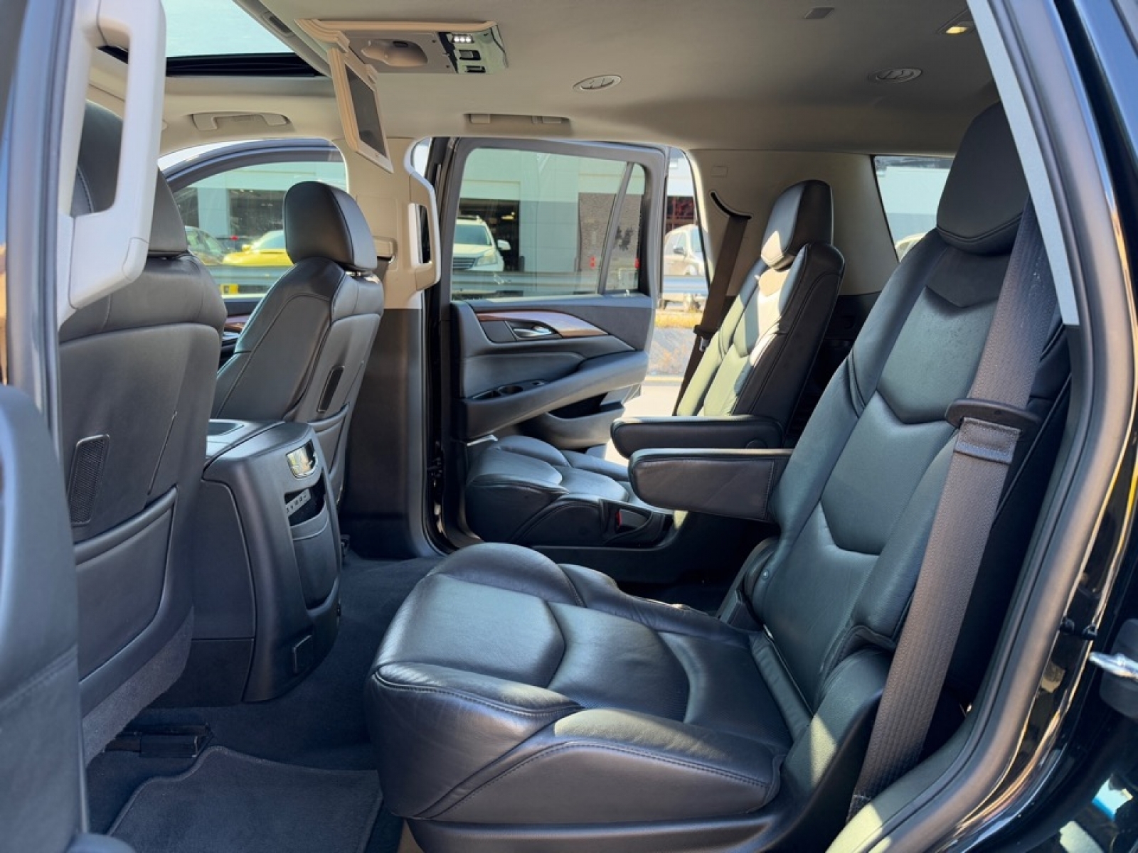 2020 Cadillac Escalade 4WD Luxury, 38996, Photo