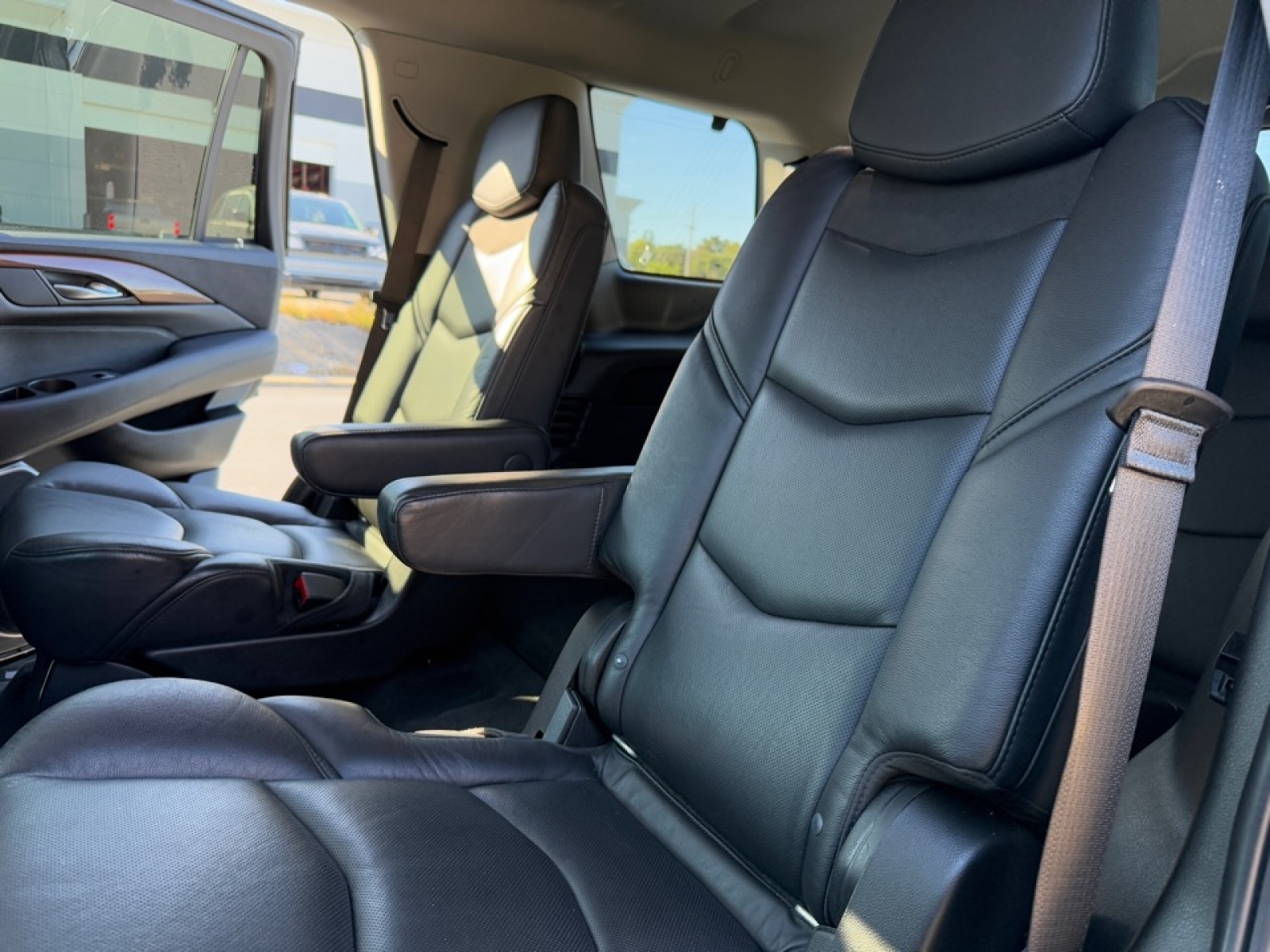 2020 Cadillac Escalade 4WD Luxury, 38996, Photo