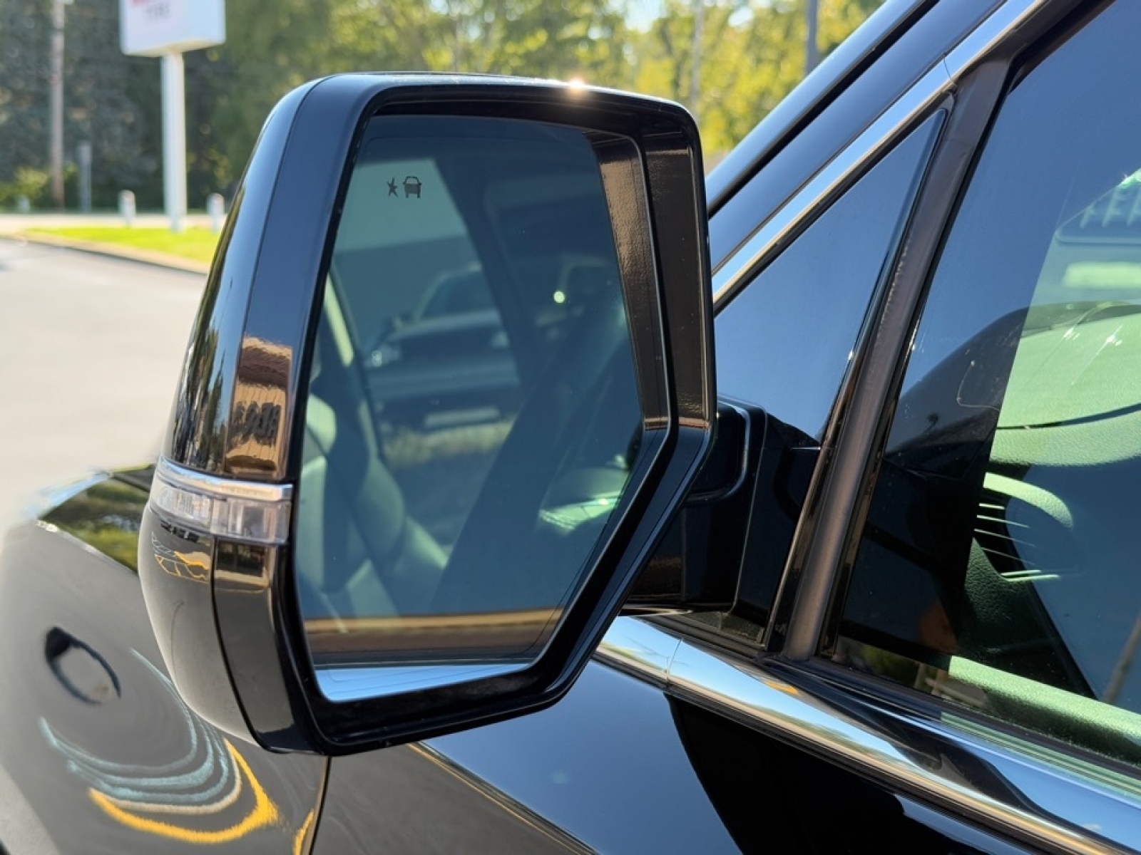 2020 Cadillac Escalade 4WD Luxury, 38996, Photo