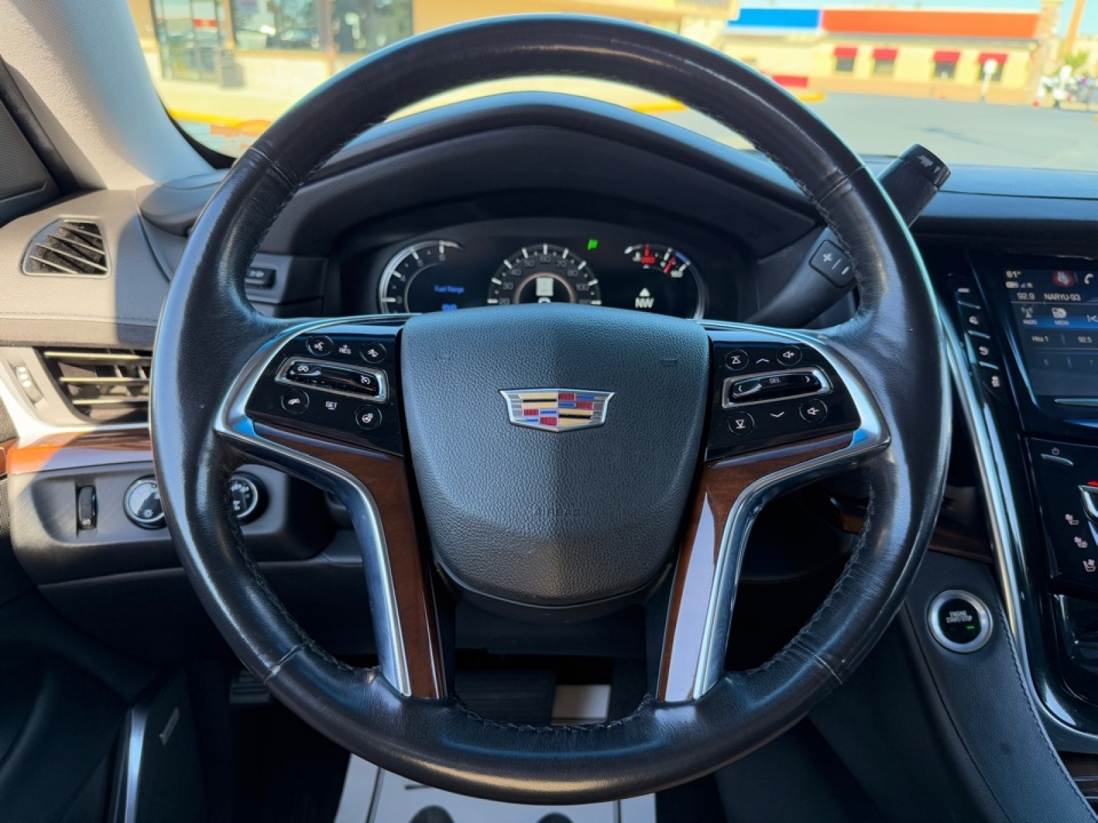 2020 Cadillac Escalade 4WD Luxury, 38996, Photo