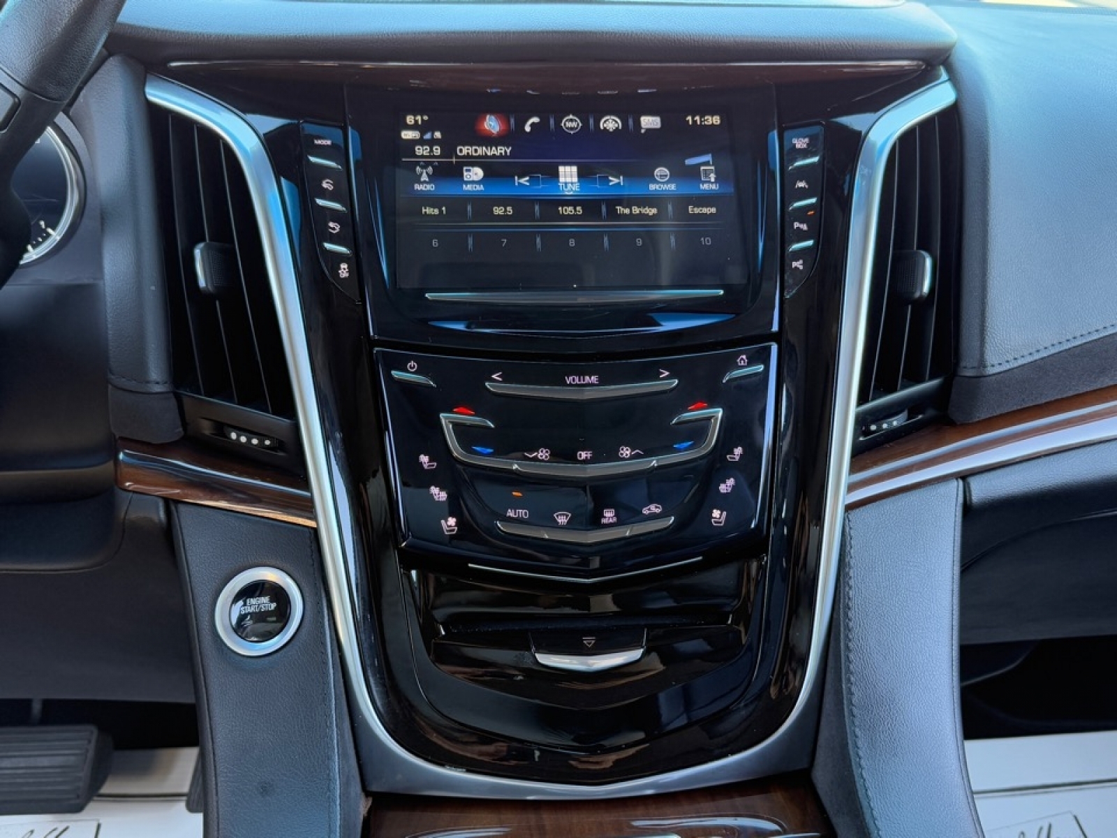 2020 Cadillac Escalade 4WD Luxury, 38996, Photo