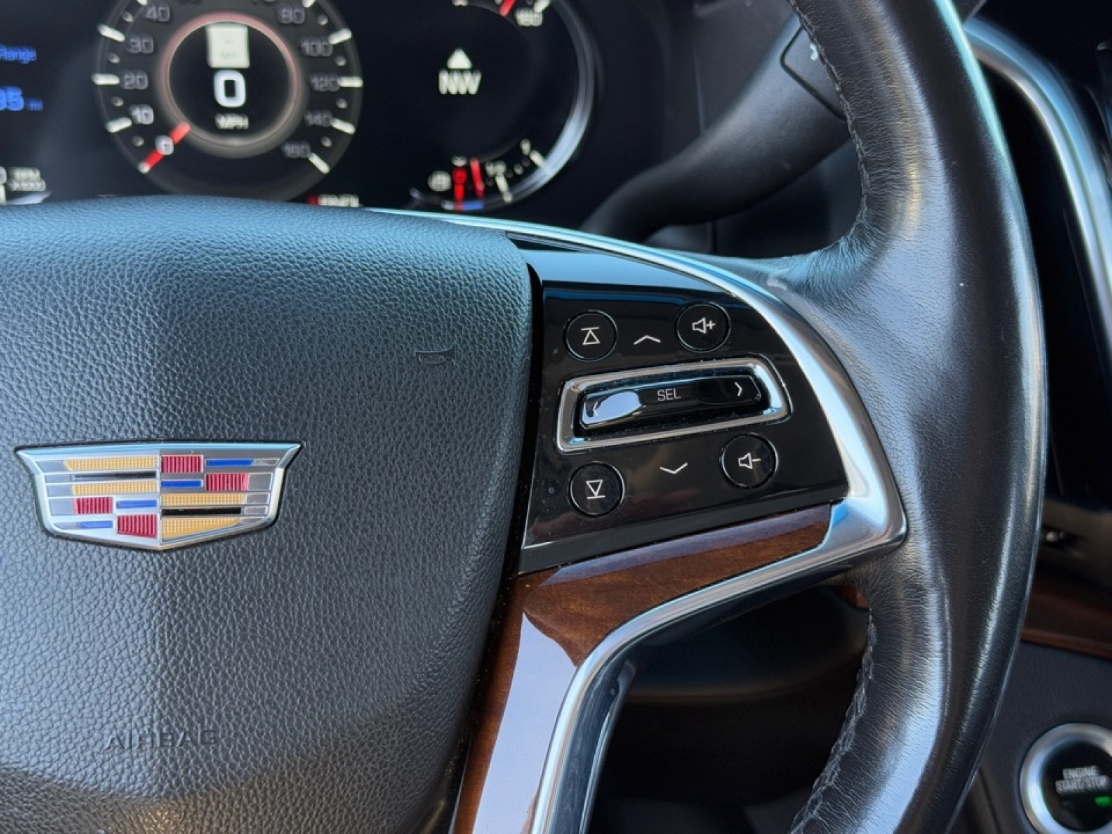 2020 Cadillac Escalade 4WD Luxury, 38996, Photo