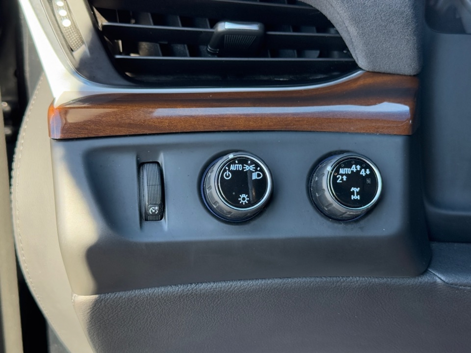 2020 Cadillac Escalade 4WD Luxury, 38996, Photo