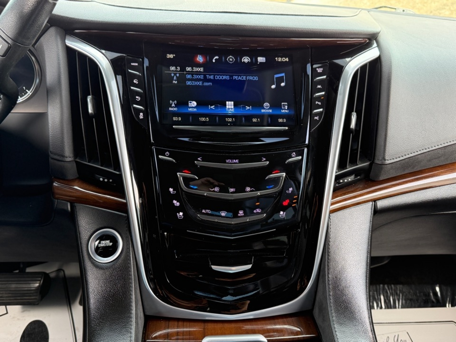 2020 Cadillac Escalade ESV 4WD Premium Luxury, 39376A, Photo