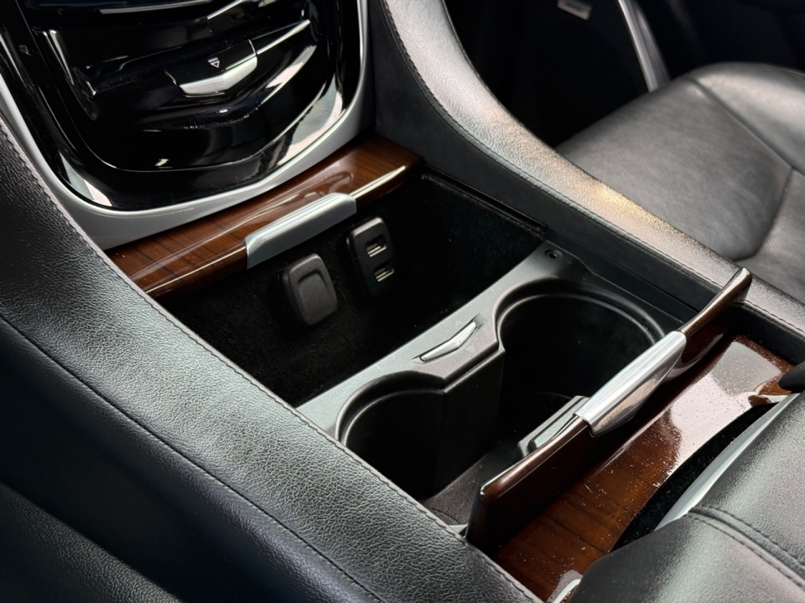 2020 Cadillac Escalade ESV 4WD Premium Luxury, 39376A, Photo