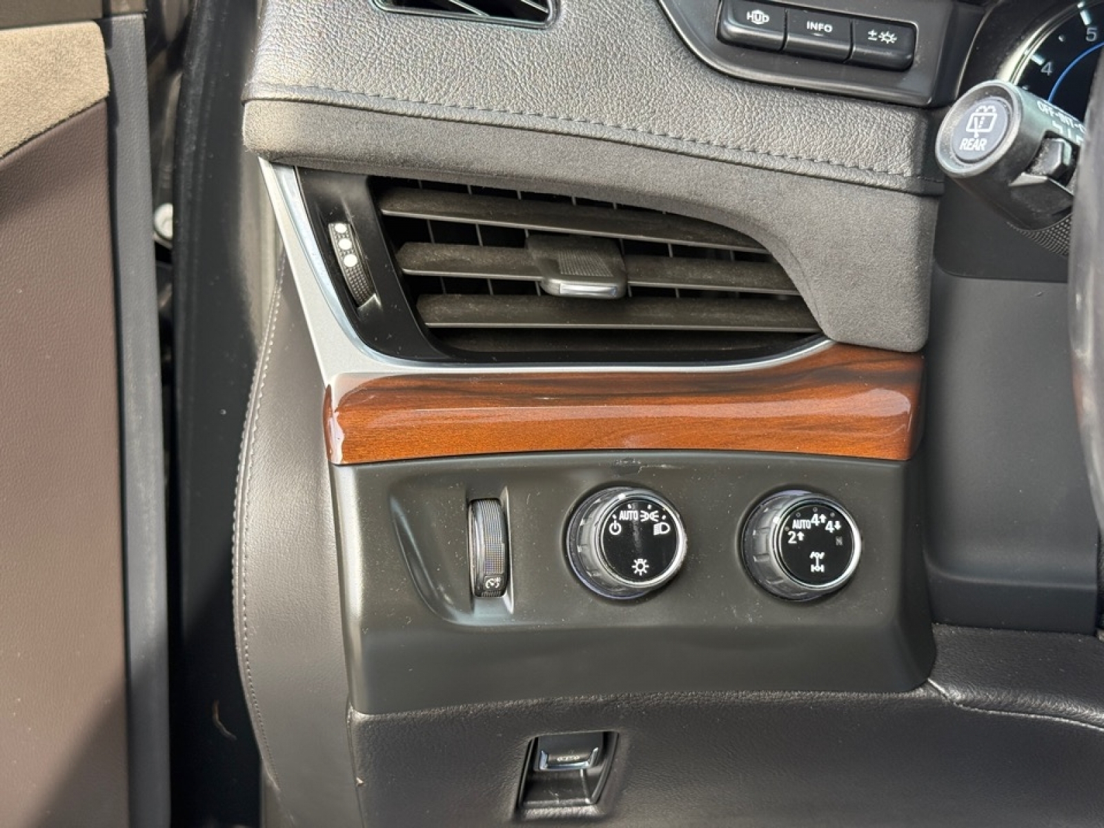 2020 Cadillac Escalade ESV 4WD Premium Luxury, 39376A, Photo