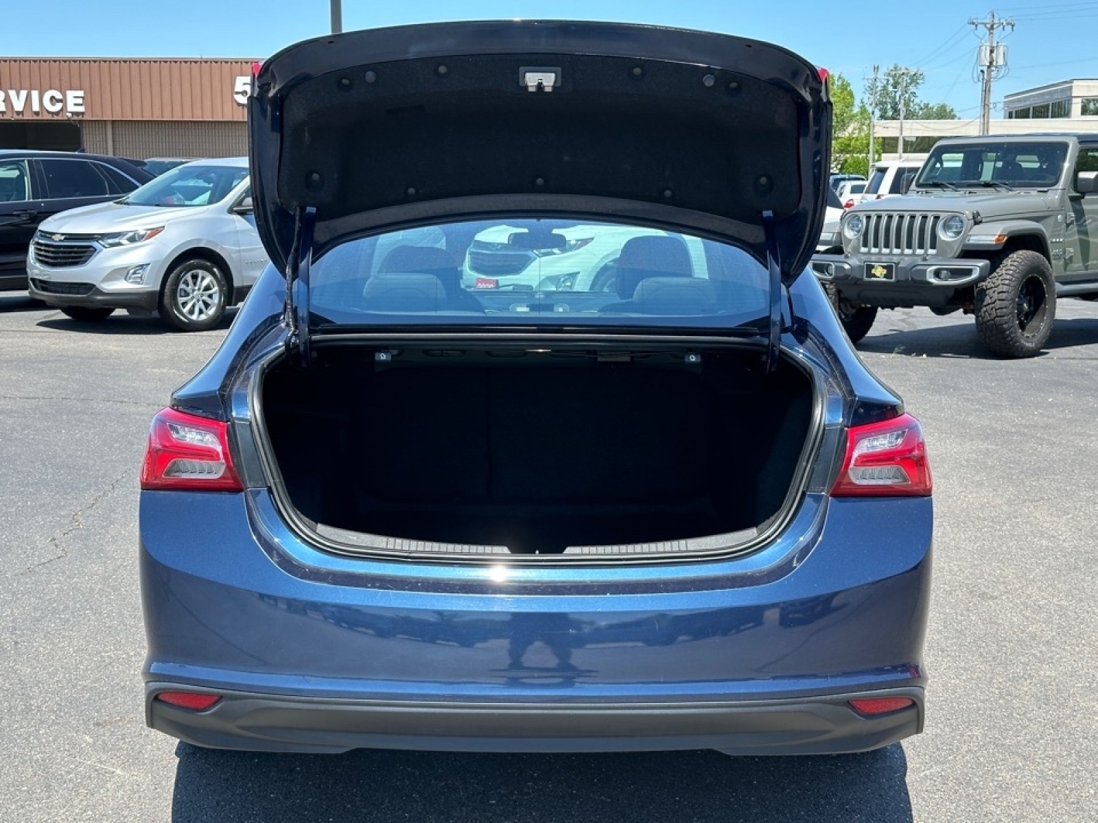 2020 Chevrolet Malibu LT, 36883, Photo