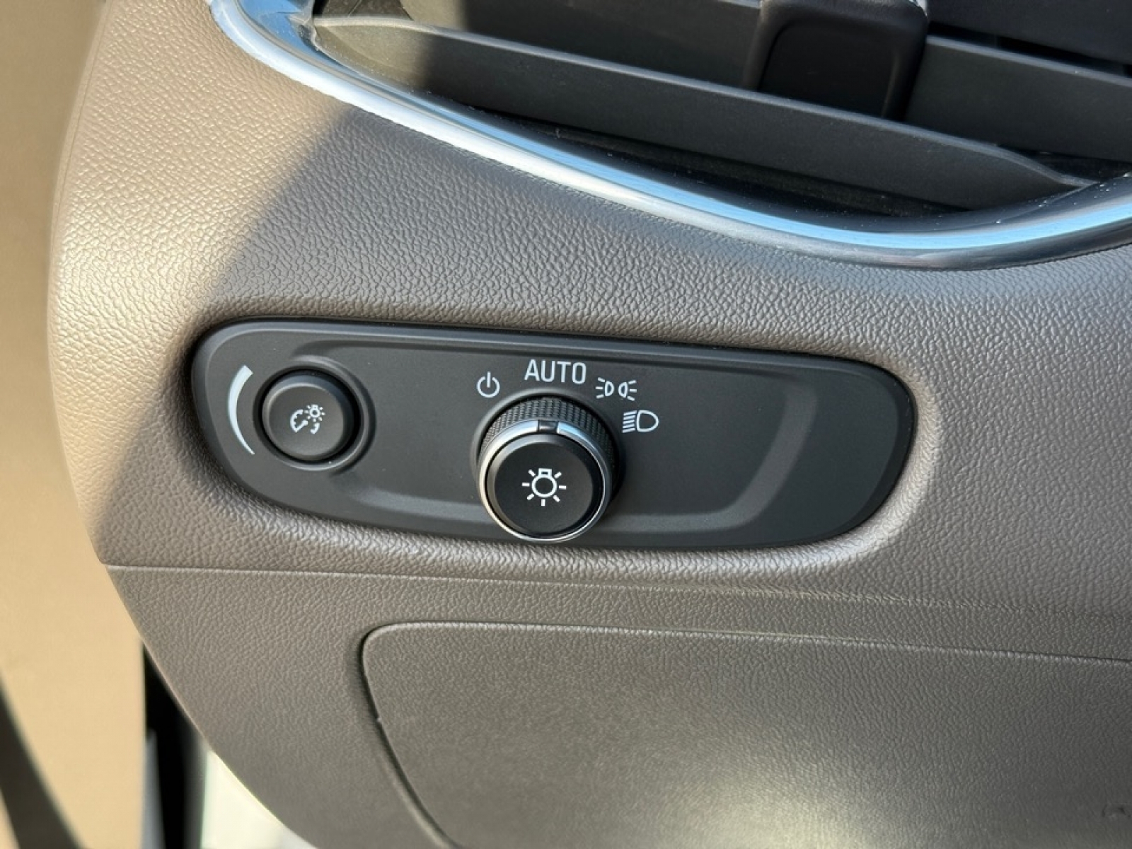 2020 Chevrolet Malibu FWD LT, 39093, Photo