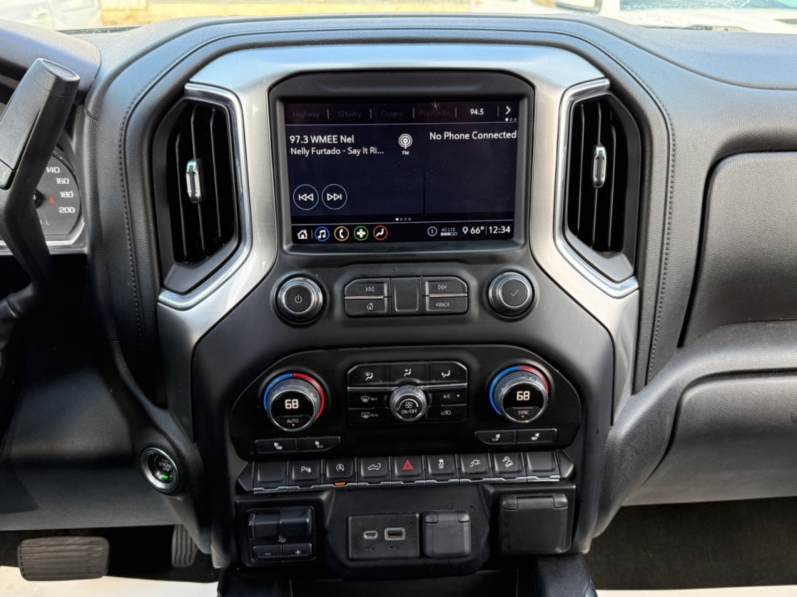 2020 Chevrolet Silverado 1500 4WD Crew Cab Short Bed RST, 39008A, Photo