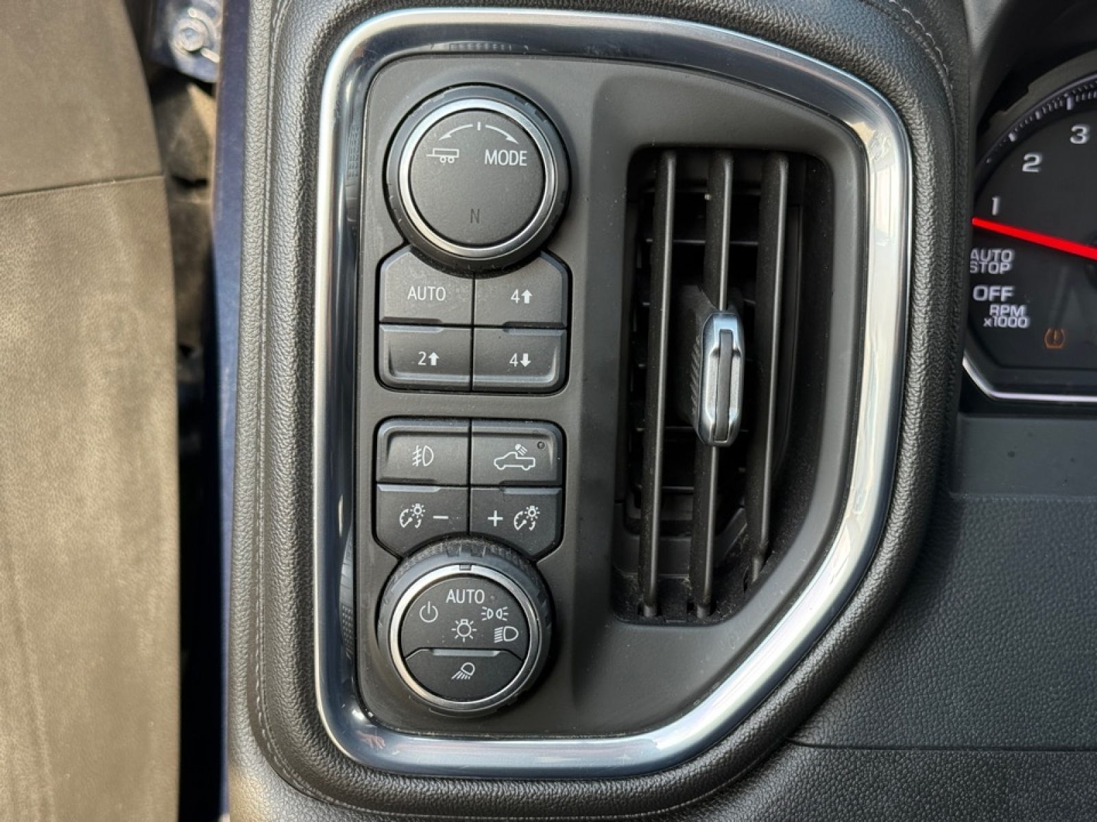 2020 Chevrolet Silverado 1500 4WD Crew Cab Short Bed RST, 39008A, Photo