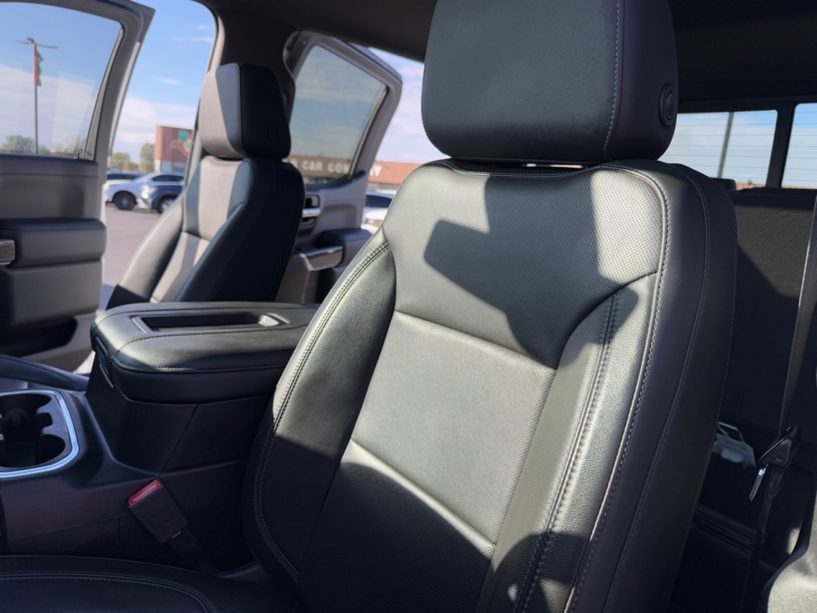 2020 Chevrolet Silverado 1500 4WD Crew Cab Short Bed LTZ, 39070, Photo