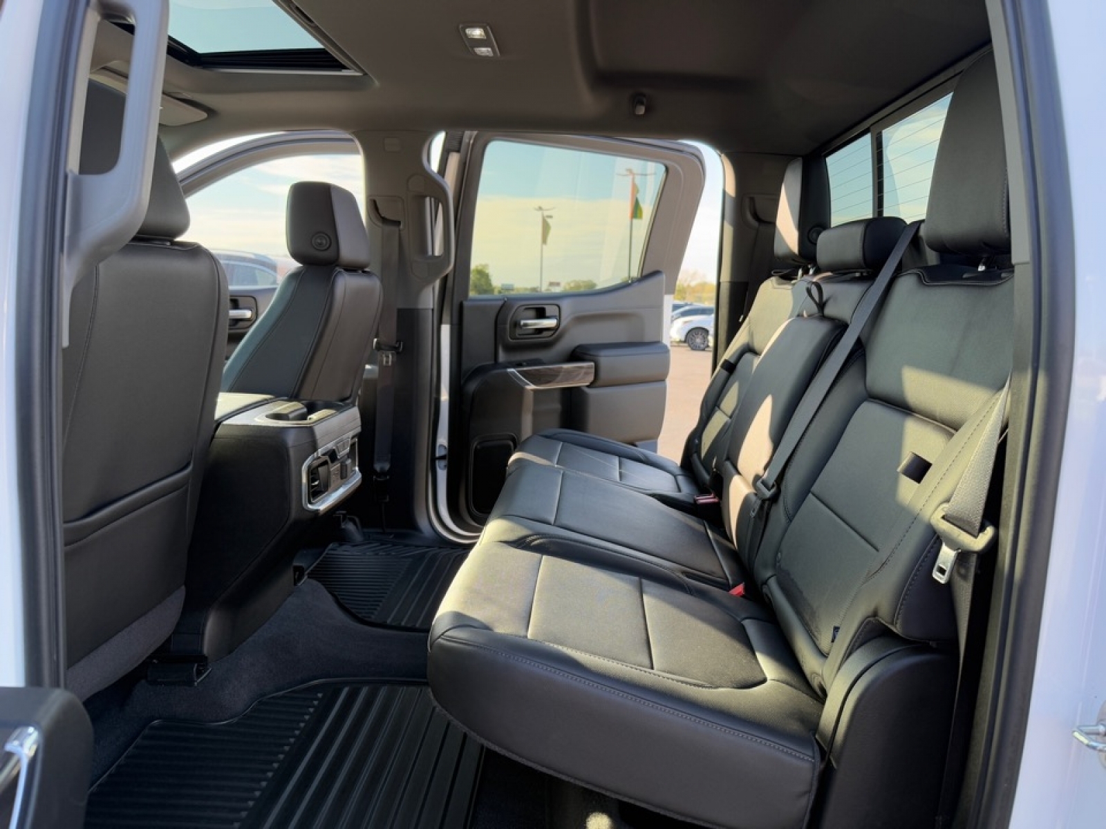 2020 Chevrolet Silverado 1500 4WD Crew Cab Short Bed LTZ, 39070, Photo