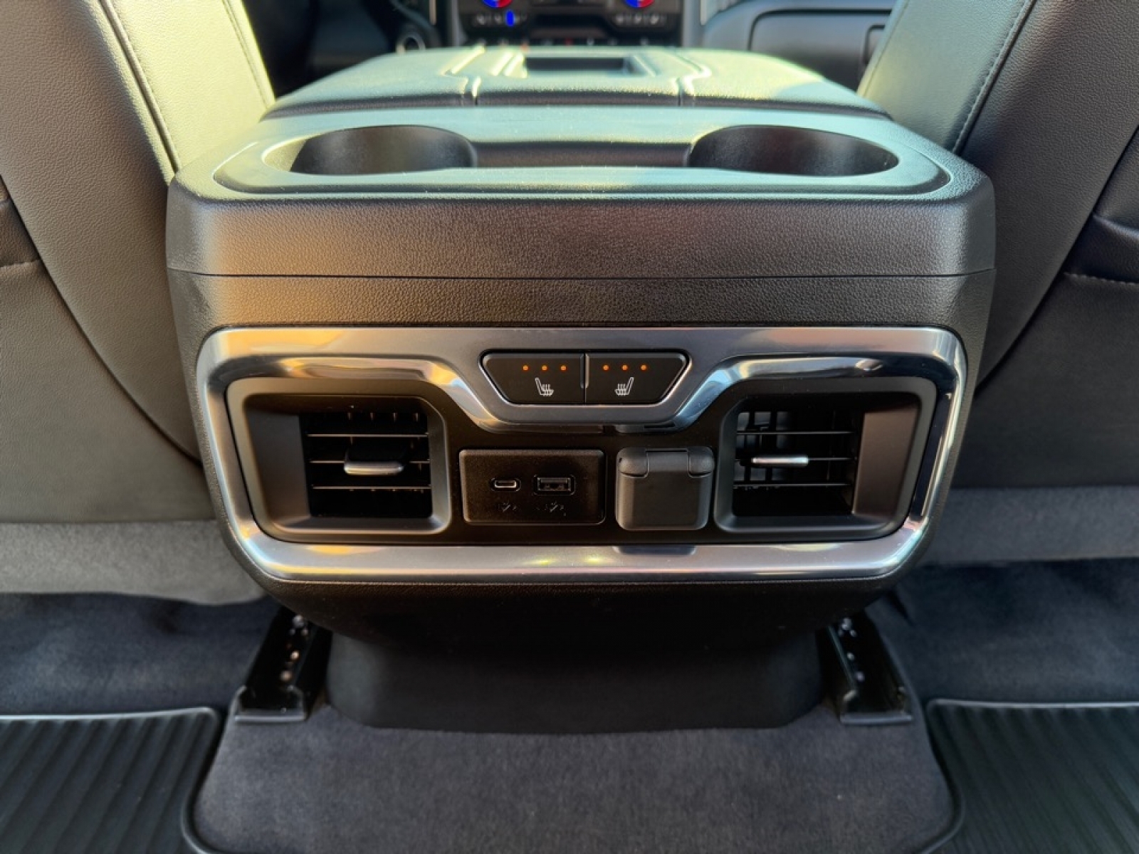 2020 Chevrolet Silverado 1500 4WD Crew Cab Short Bed LTZ, 39070, Photo