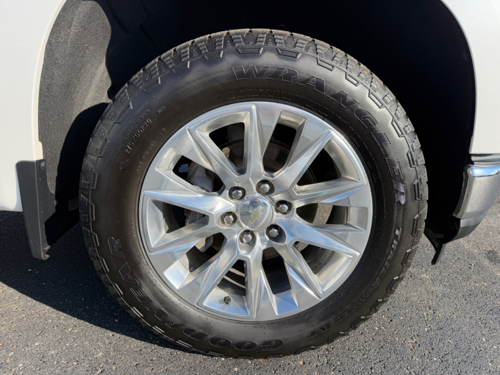 2020 Chevrolet Silverado 1500 4WD Crew Cab Short Bed LTZ, 39070, Photo