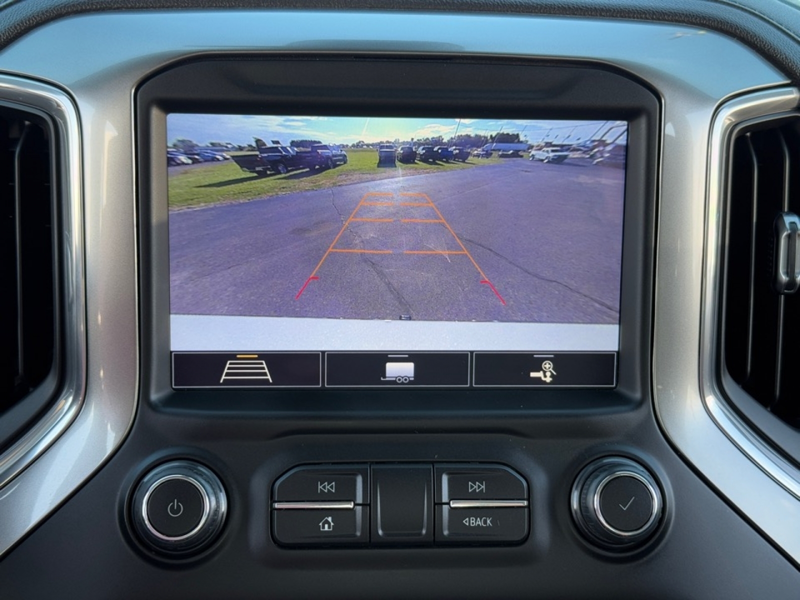 2020 Chevrolet Silverado 1500 4WD Crew Cab Short Bed LTZ, 39070, Photo