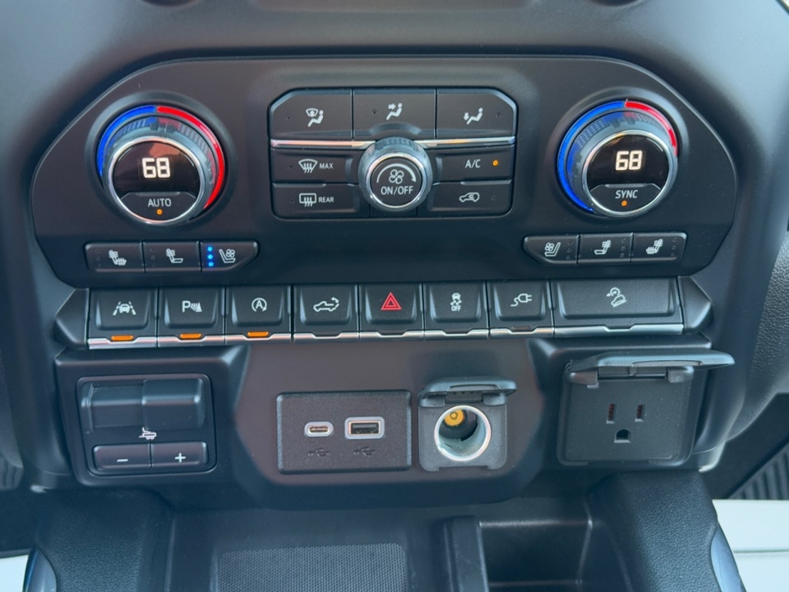 2020 Chevrolet Silverado 1500 4WD Crew Cab Short Bed LTZ, 39070, Photo