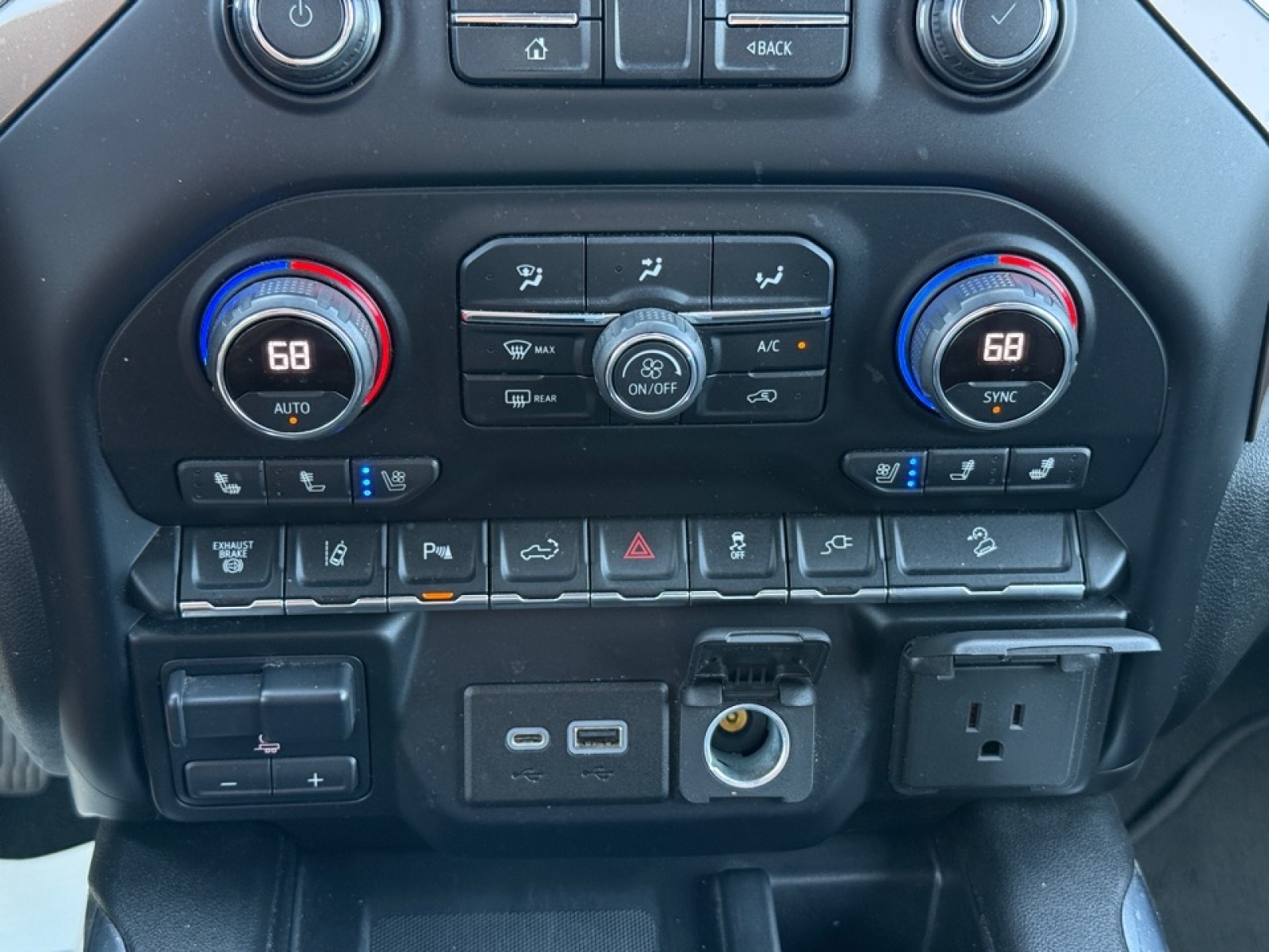 2020 Chevrolet Silverado 2500HD 4WD Crew Cab Standard Bed High Country, 38881, Photo