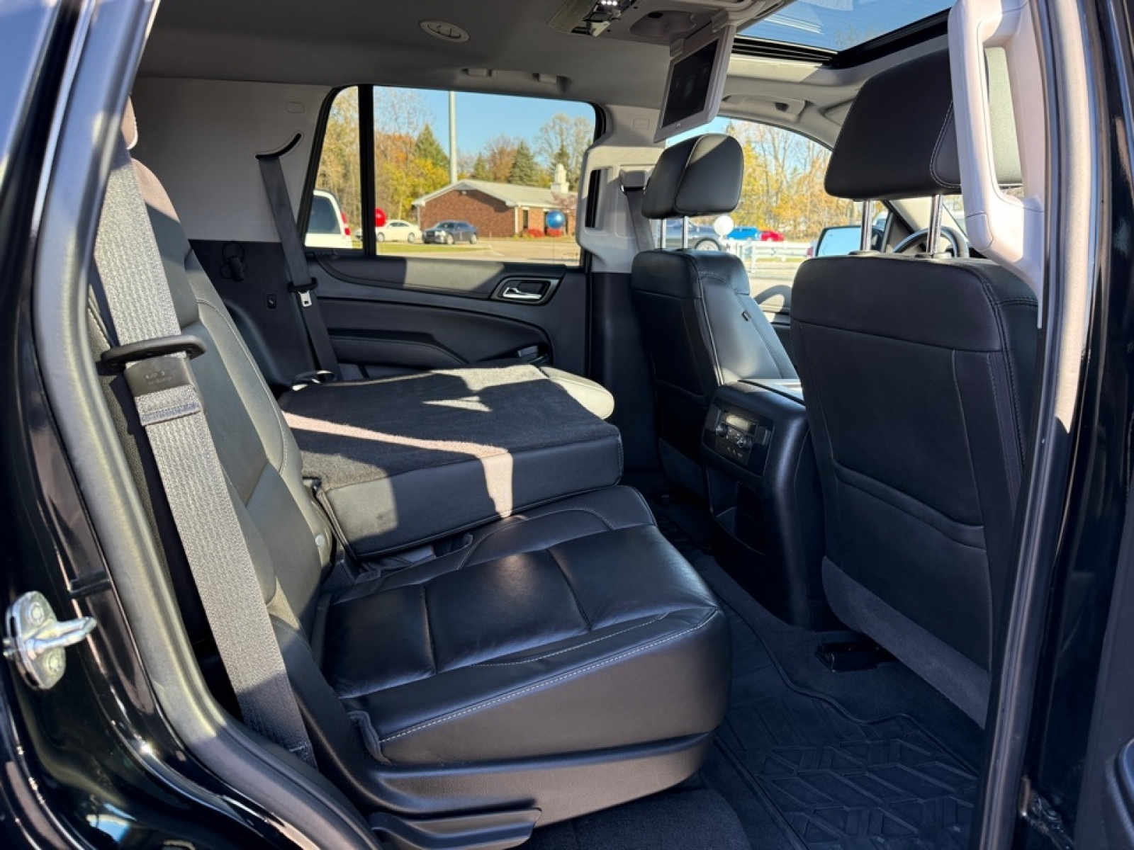 2020 Chevrolet Tahoe 4WD LT, 39151, Photo
