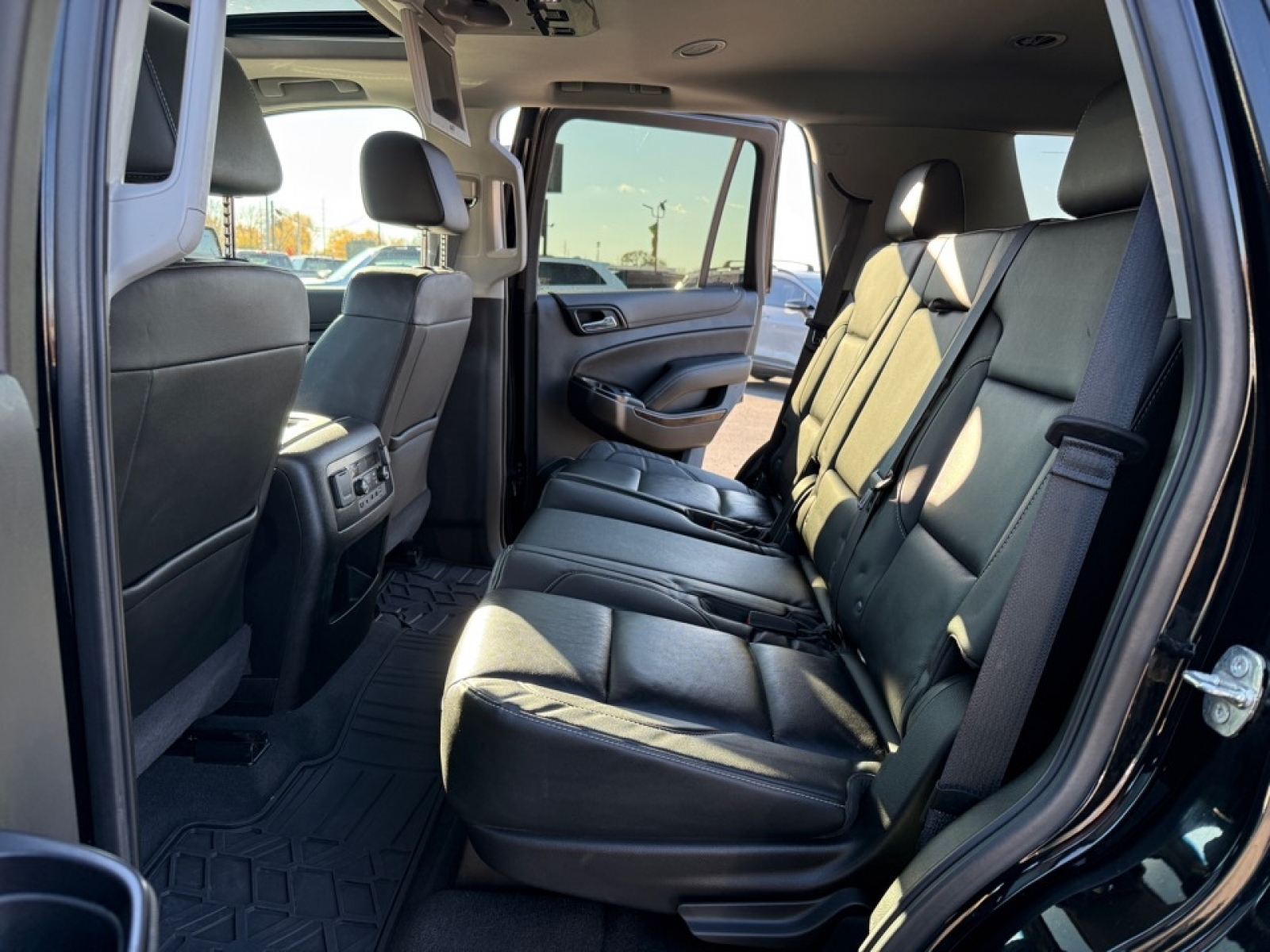 2020 Chevrolet Tahoe 4WD LT, 39151, Photo