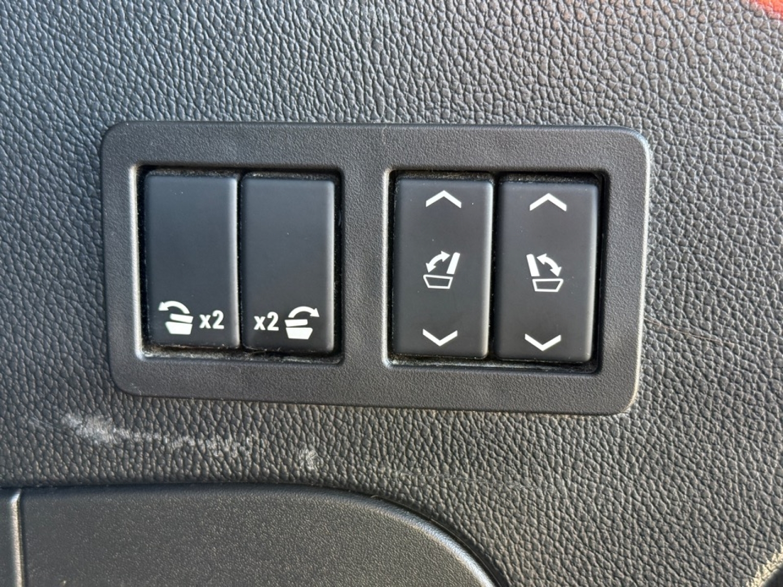 2020 Chevrolet Tahoe 4WD LT, 39151, Photo