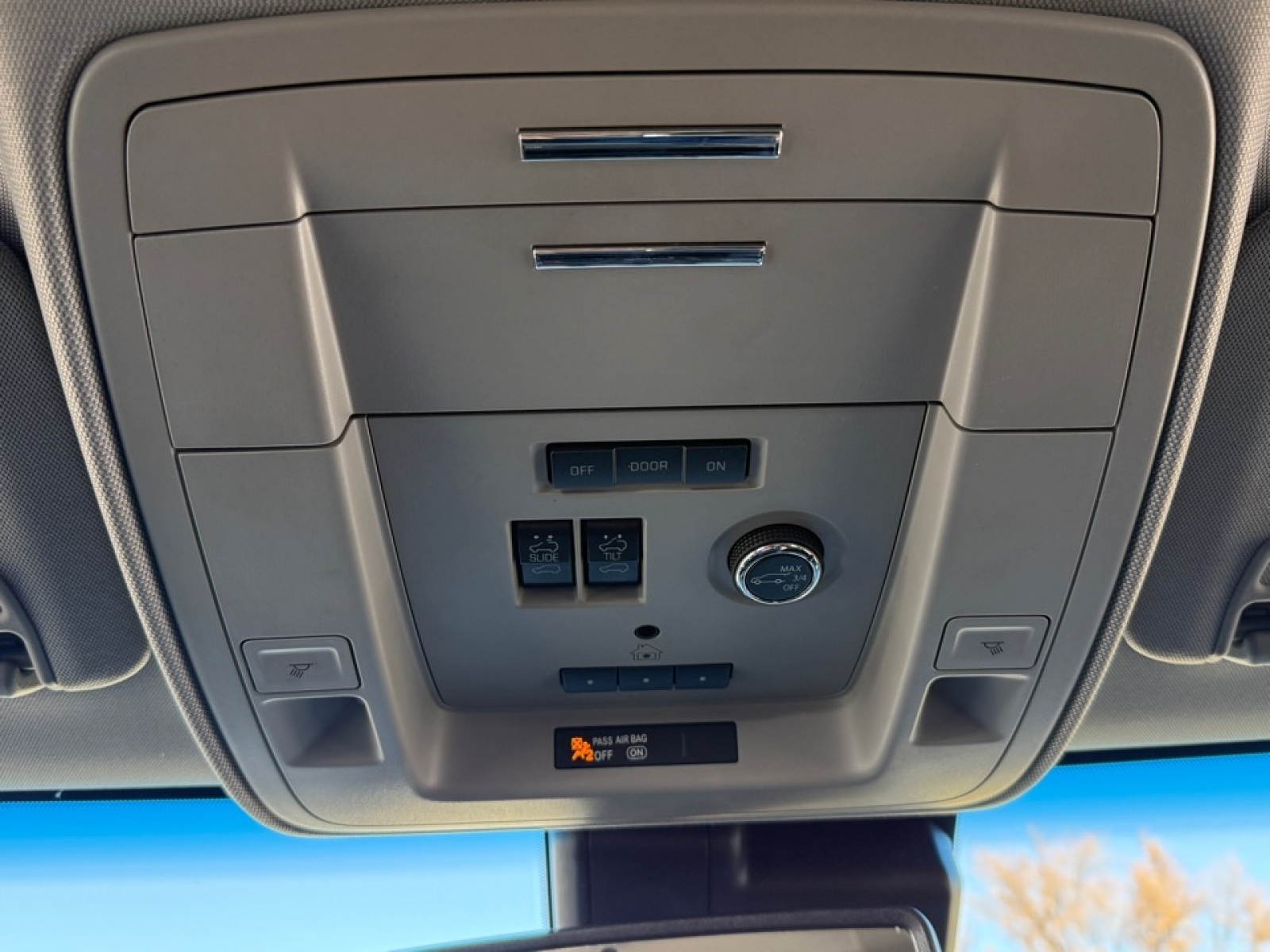 2020 Chevrolet Tahoe 4WD LT, 39151, Photo