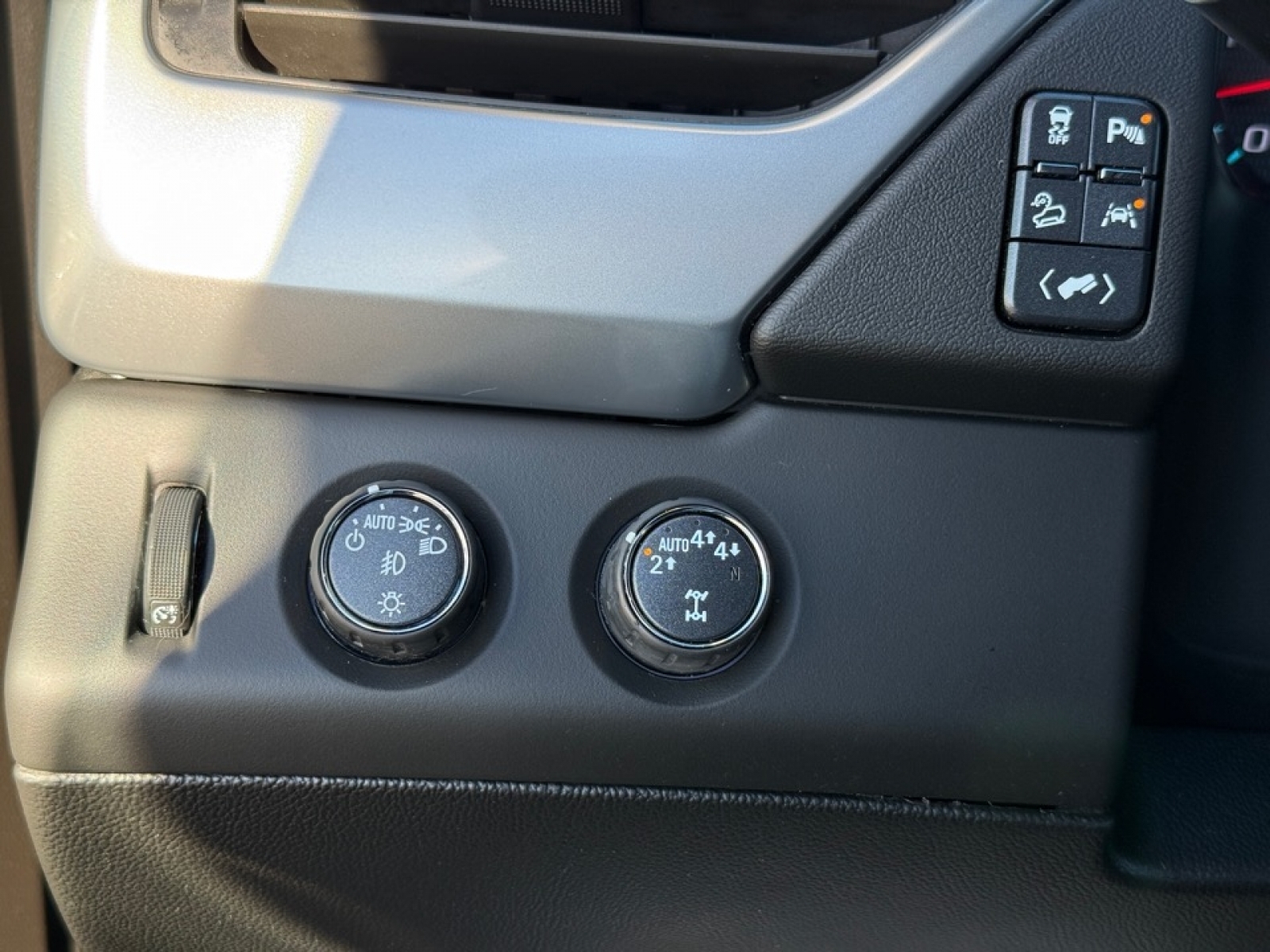 2020 Chevrolet Tahoe 4WD LT, 39151, Photo