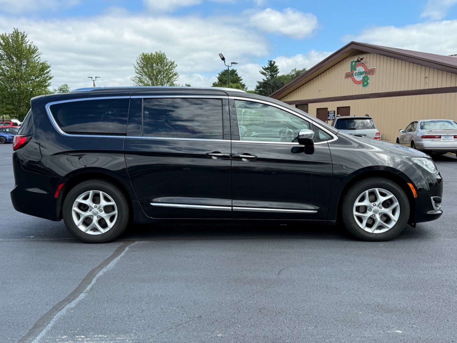 2020 Chrysler Pacifica Limited photo 9