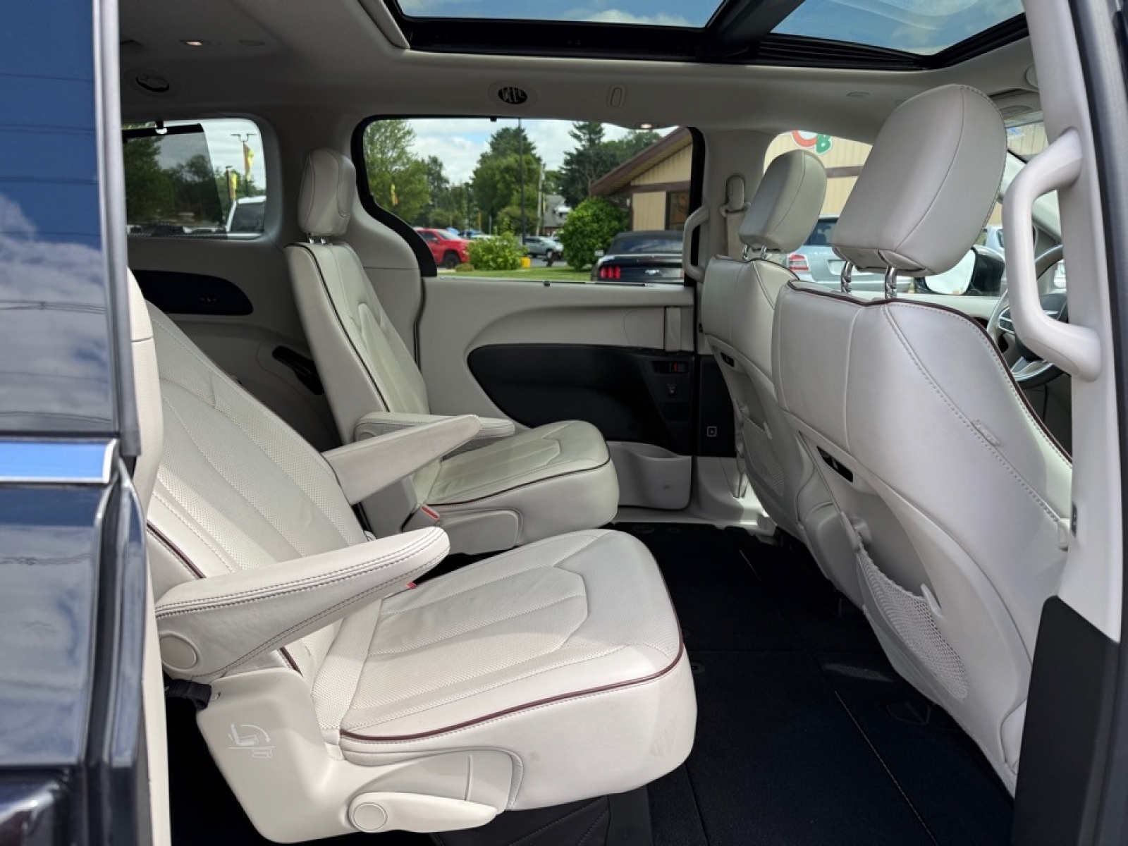 2020 Chrysler Pacifica Limited photo 15