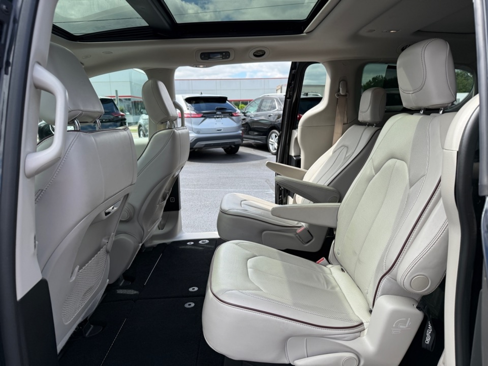 2020 Chrysler Pacifica Limited photo 14