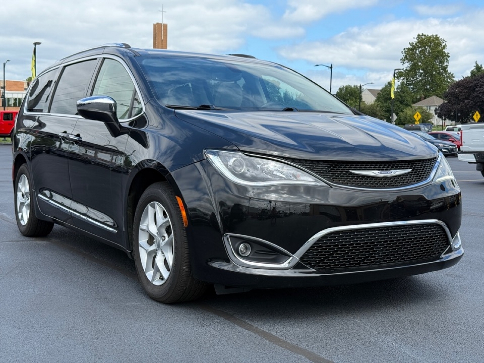 2020 Chrysler Pacifica Limited photo 2