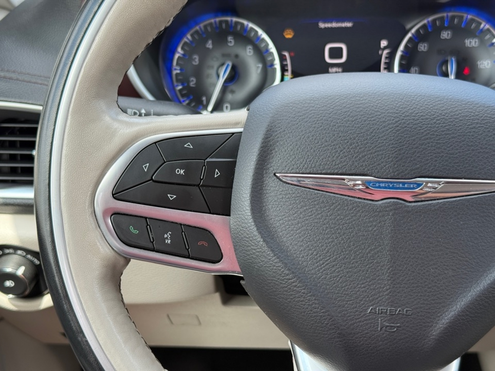 2020 Chrysler Pacifica Limited photo 24