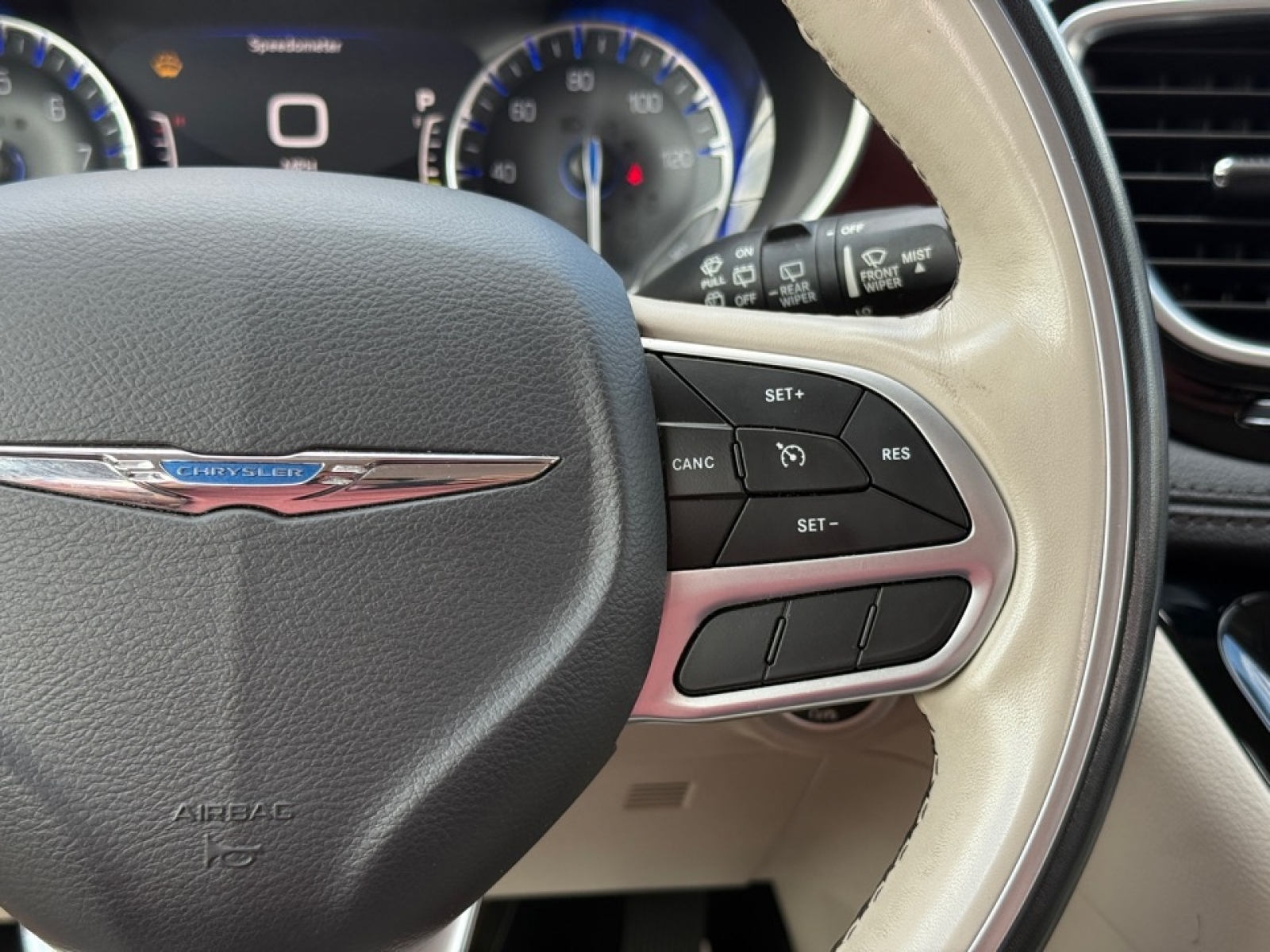 2020 Chrysler Pacifica Limited photo 25