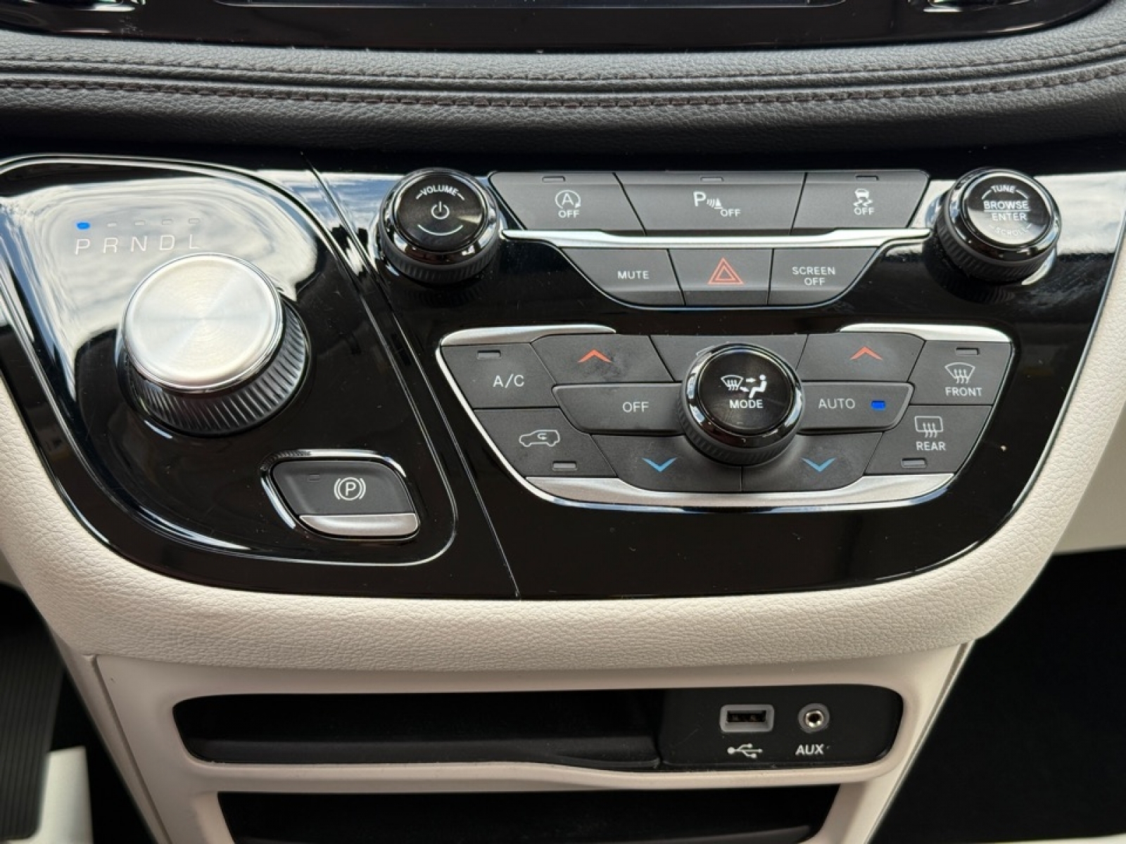 2020 Chrysler Pacifica Limited photo 30