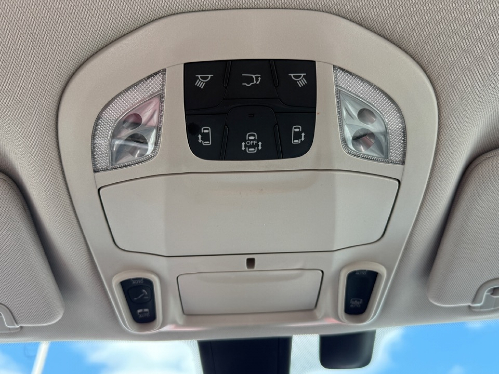2020 Chrysler Pacifica Limited photo 33